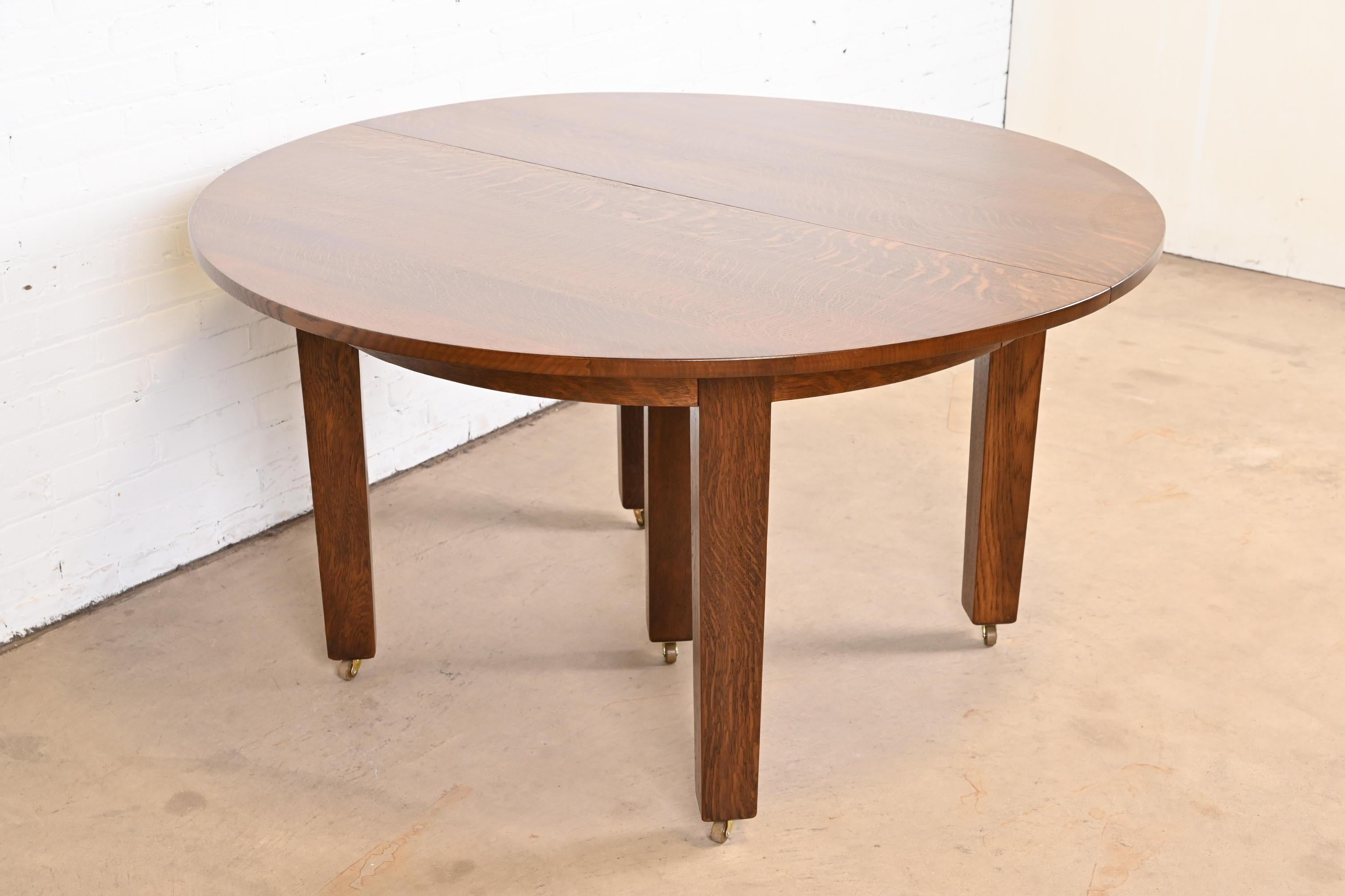 Gustav Stickley Mission table de salle à manger à rallonge Arts & Crafts en chêne avec six rallonges en vente 4