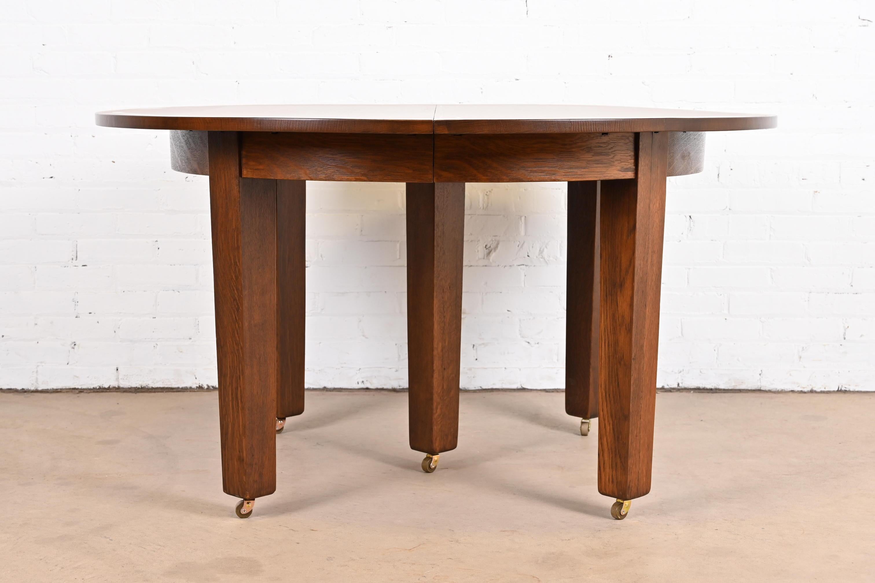 Gustav Stickley Mission table de salle à manger à rallonge Arts & Crafts en chêne avec six rallonges en vente 2
