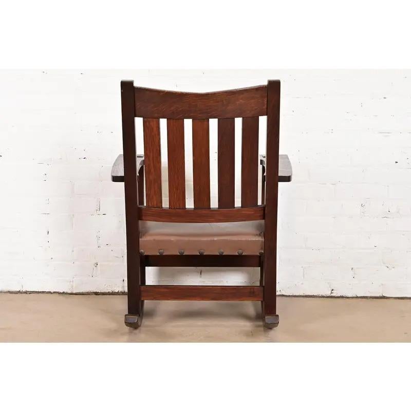 Sedia a dondolo Mission Arts & Crafts di Gustav Stickley in Oak, circa 1910 in vendita 4