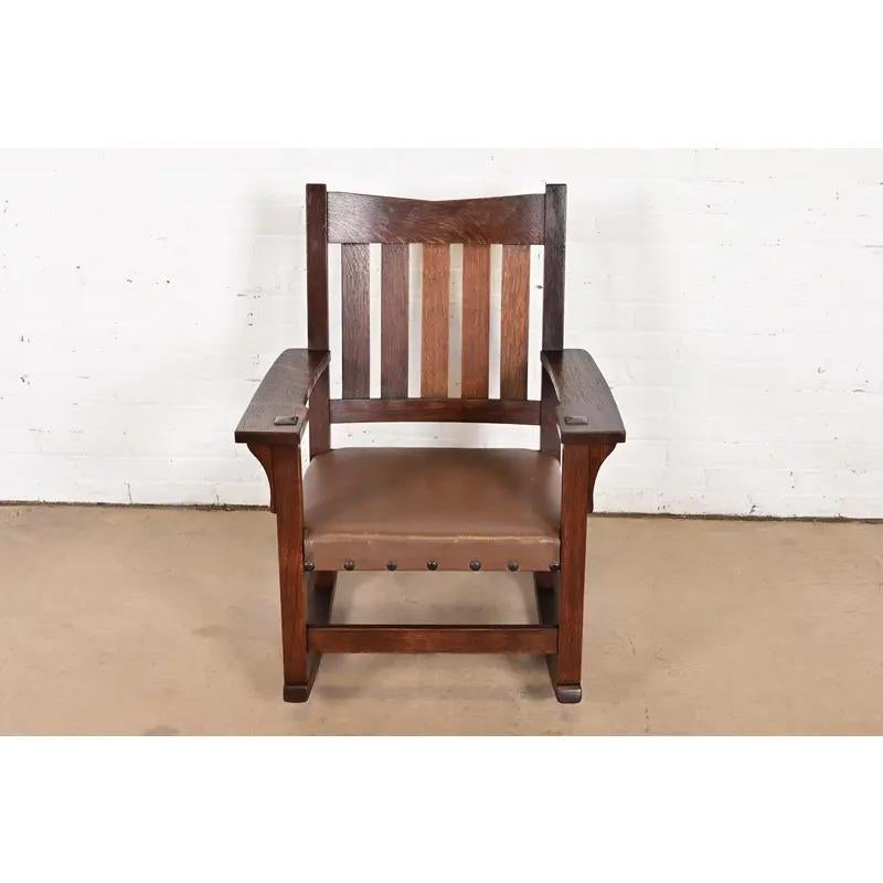 Arts and Crafts Sedia a dondolo Mission Arts & Crafts di Gustav Stickley in Oak, circa 1910 in vendita