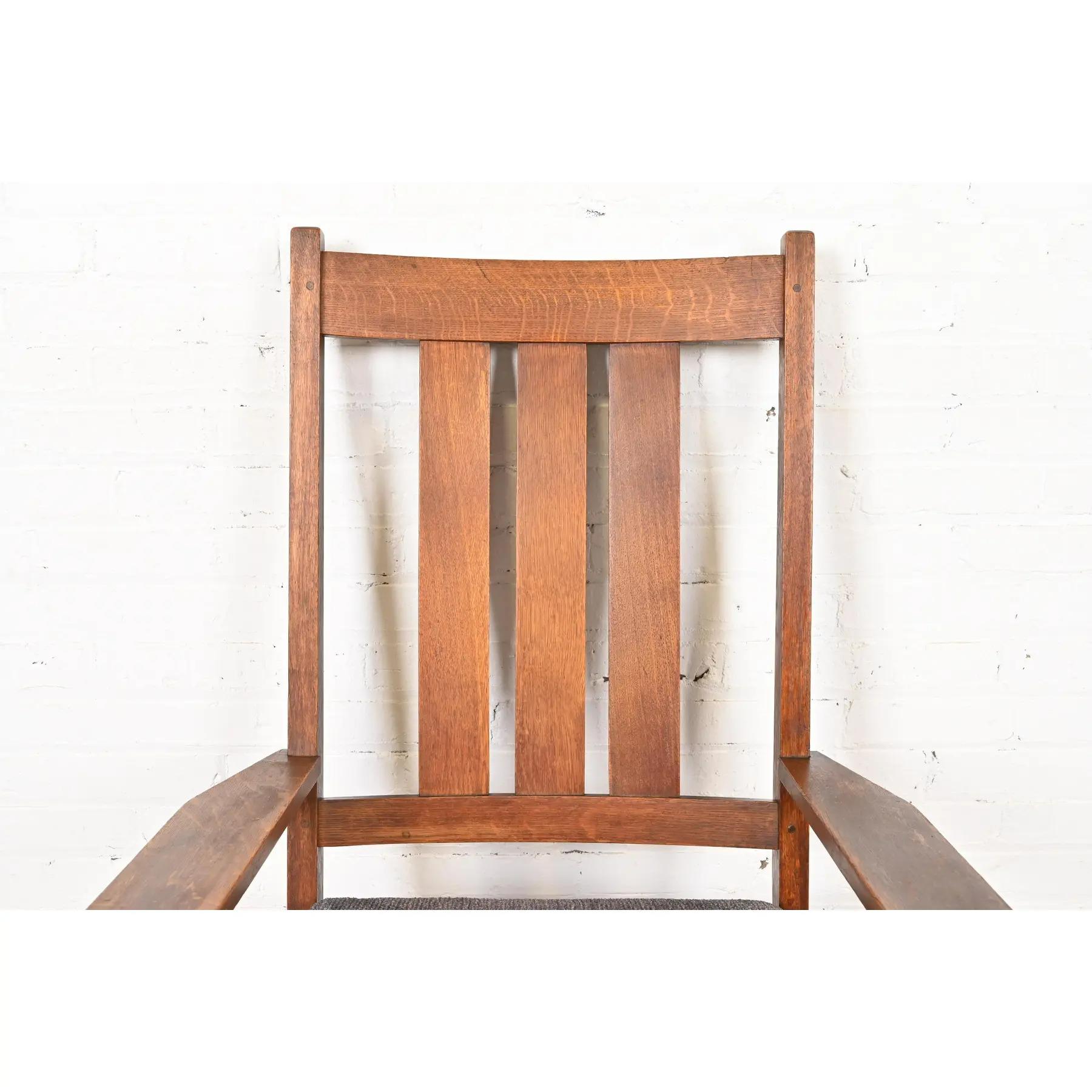XX secolo Sedia a dondolo Mission Arts & Crafts di Gustav Stickley in Oak, circa 1910 in vendita