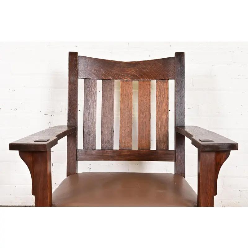 Pelle Sedia a dondolo Mission Arts & Crafts di Gustav Stickley in Oak, circa 1910 in vendita