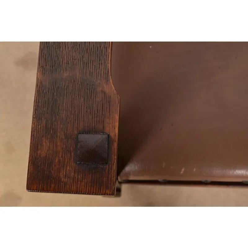 Sedia a dondolo Mission Arts & Crafts di Gustav Stickley in Oak, circa 1910 in vendita 1