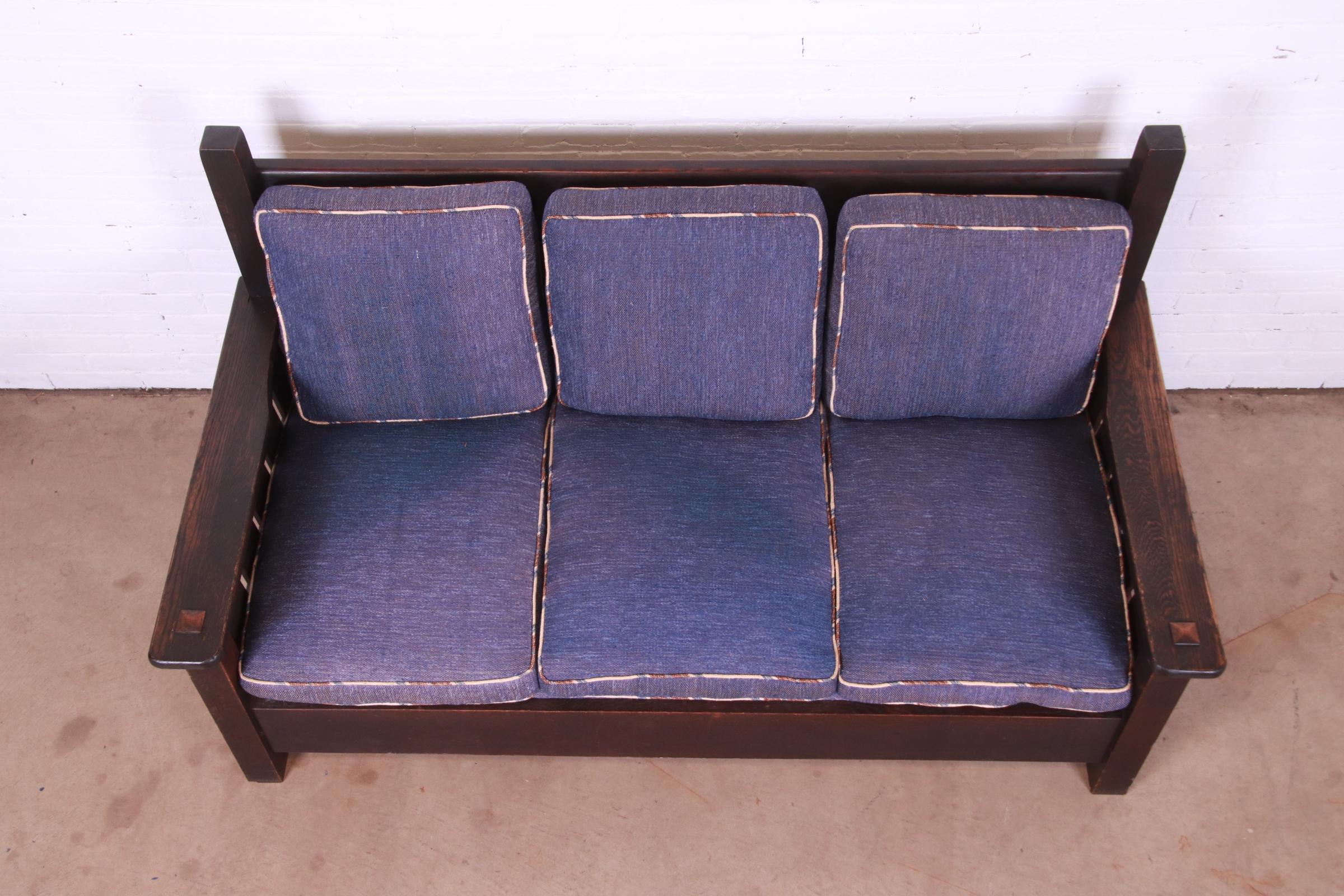 Gustav Stickley Mission Oak Arts & Crafts Settle Sofa, Circa 1900 1