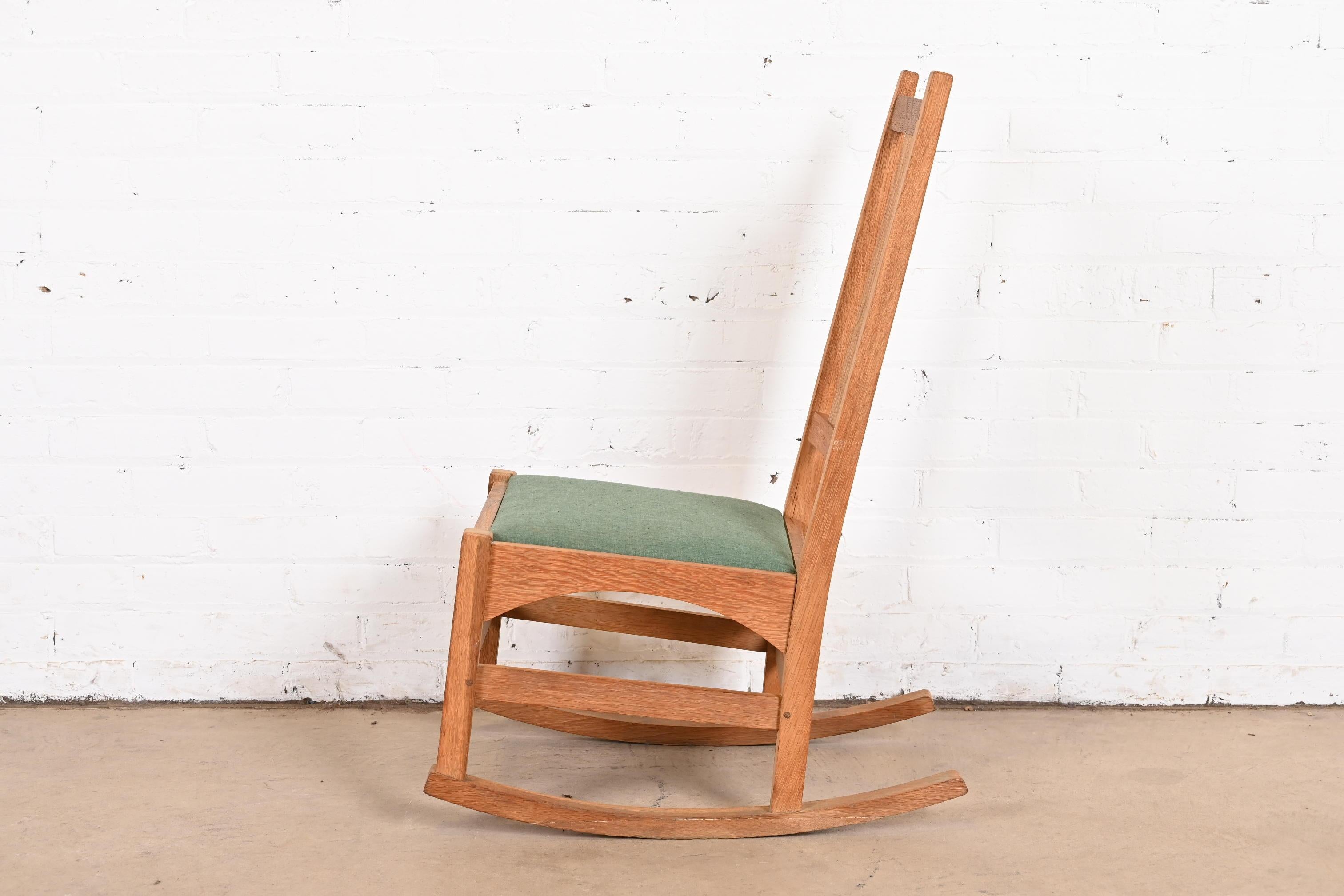 Gustav Stickley Mission Oak Arts & Crafts Sewing Rocking Chair, CIRCA 1900 im Angebot 4
