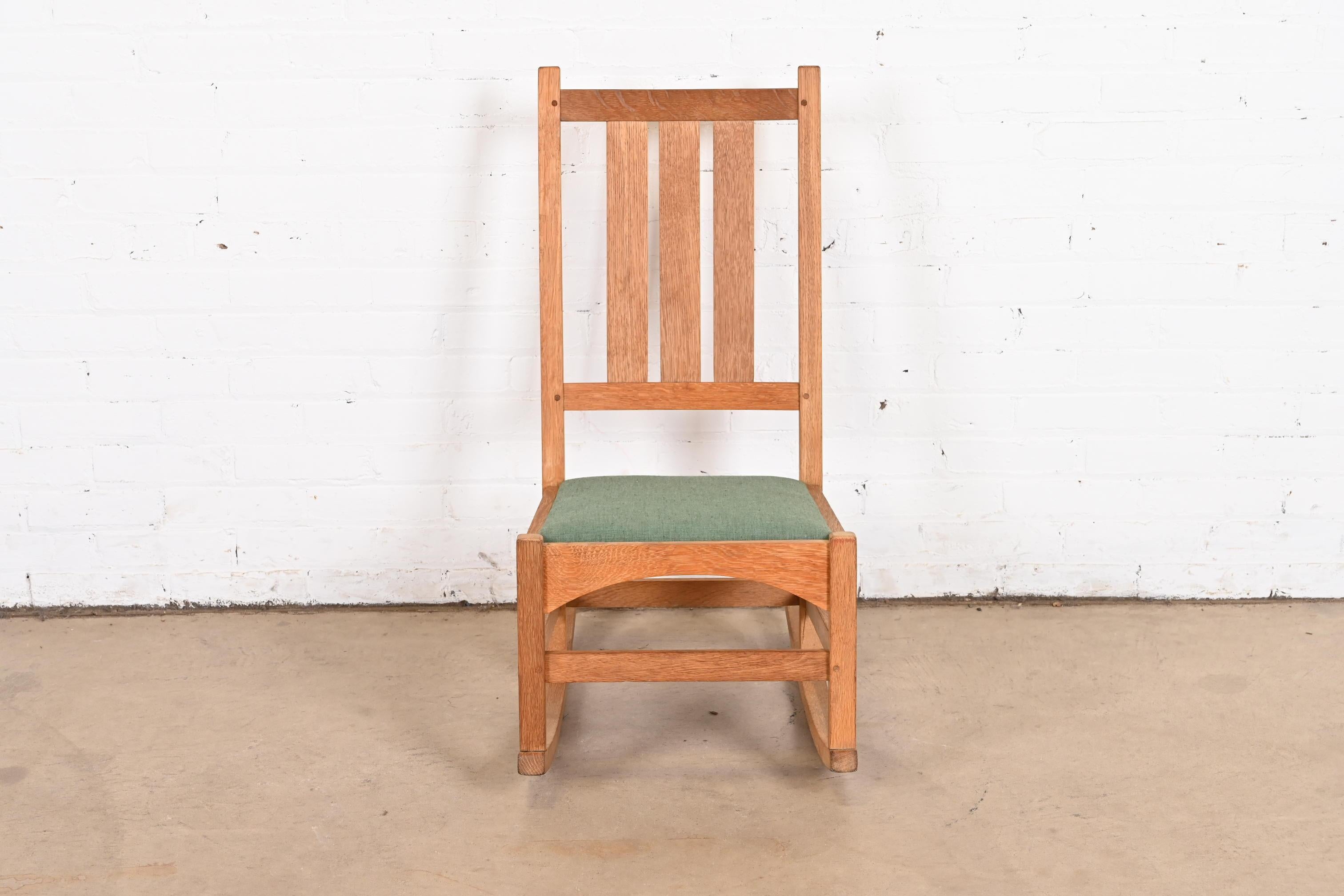 American Gustav Stickley Mission Oak Arts & Crafts Sewing Rocking Chair, Circa 1900 For Sale