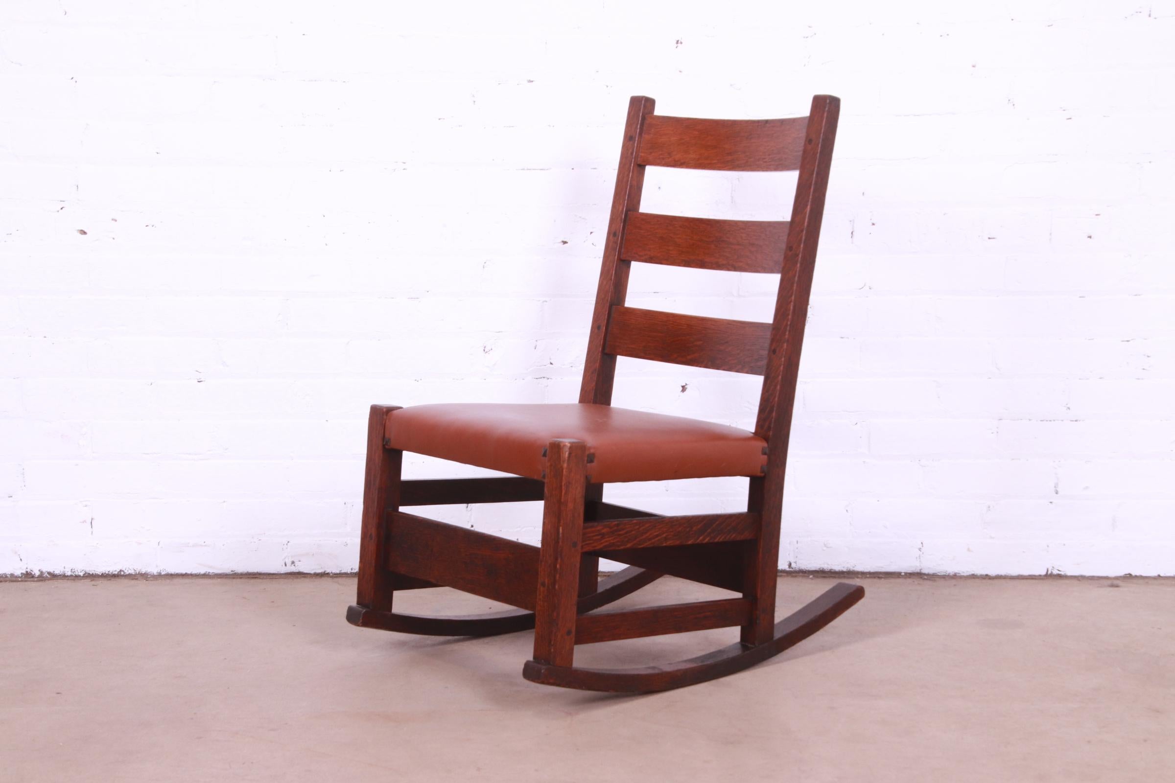 Gustav Stickley Mission Oak Arts & Crafts Sewing Rocking Chair, Circa 1900 In Good Condition In South Bend, IN