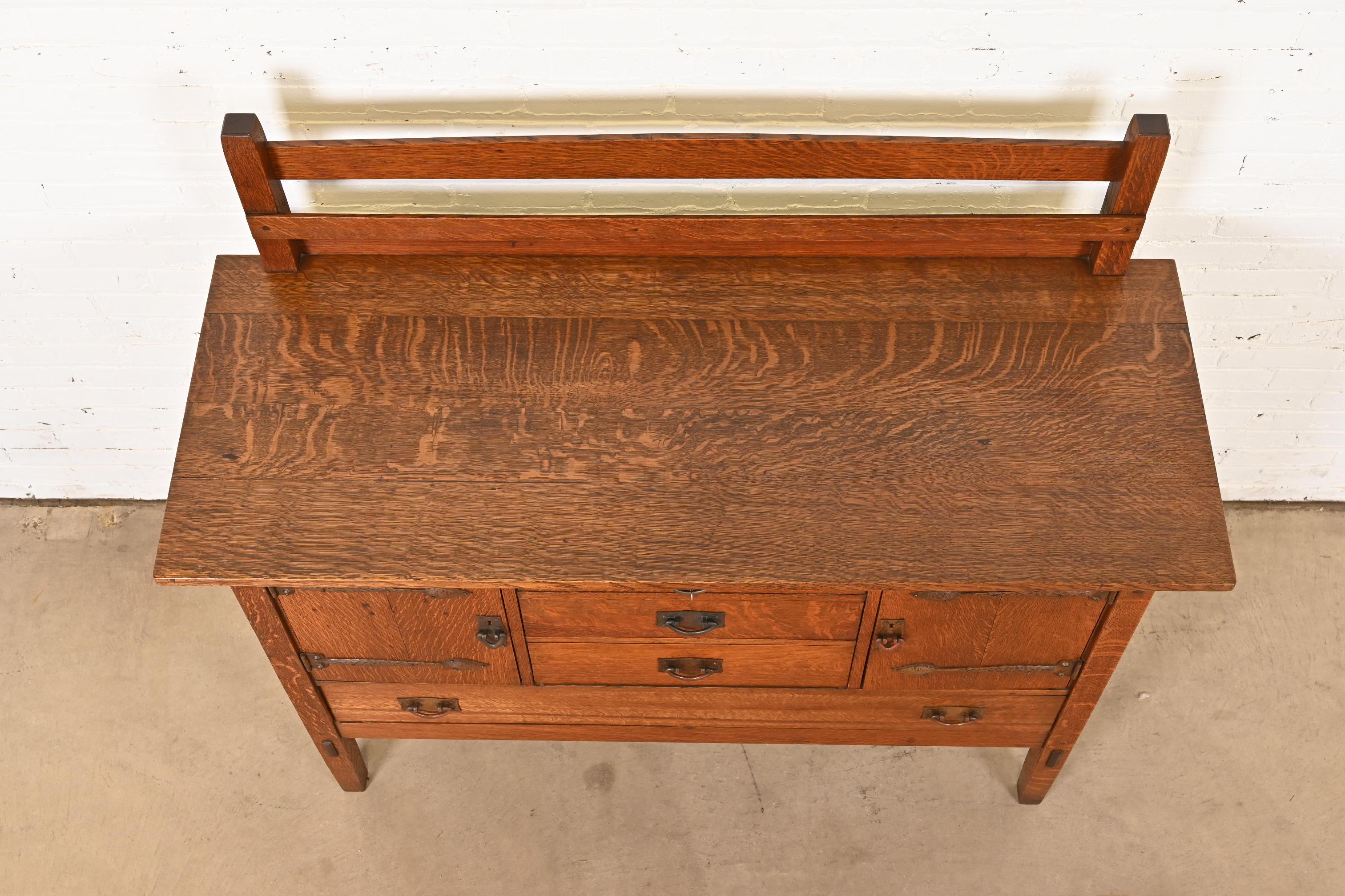 Cuivre Buffet Arts & Crafts Gustav Stickley Mission en chêne, vers 1900