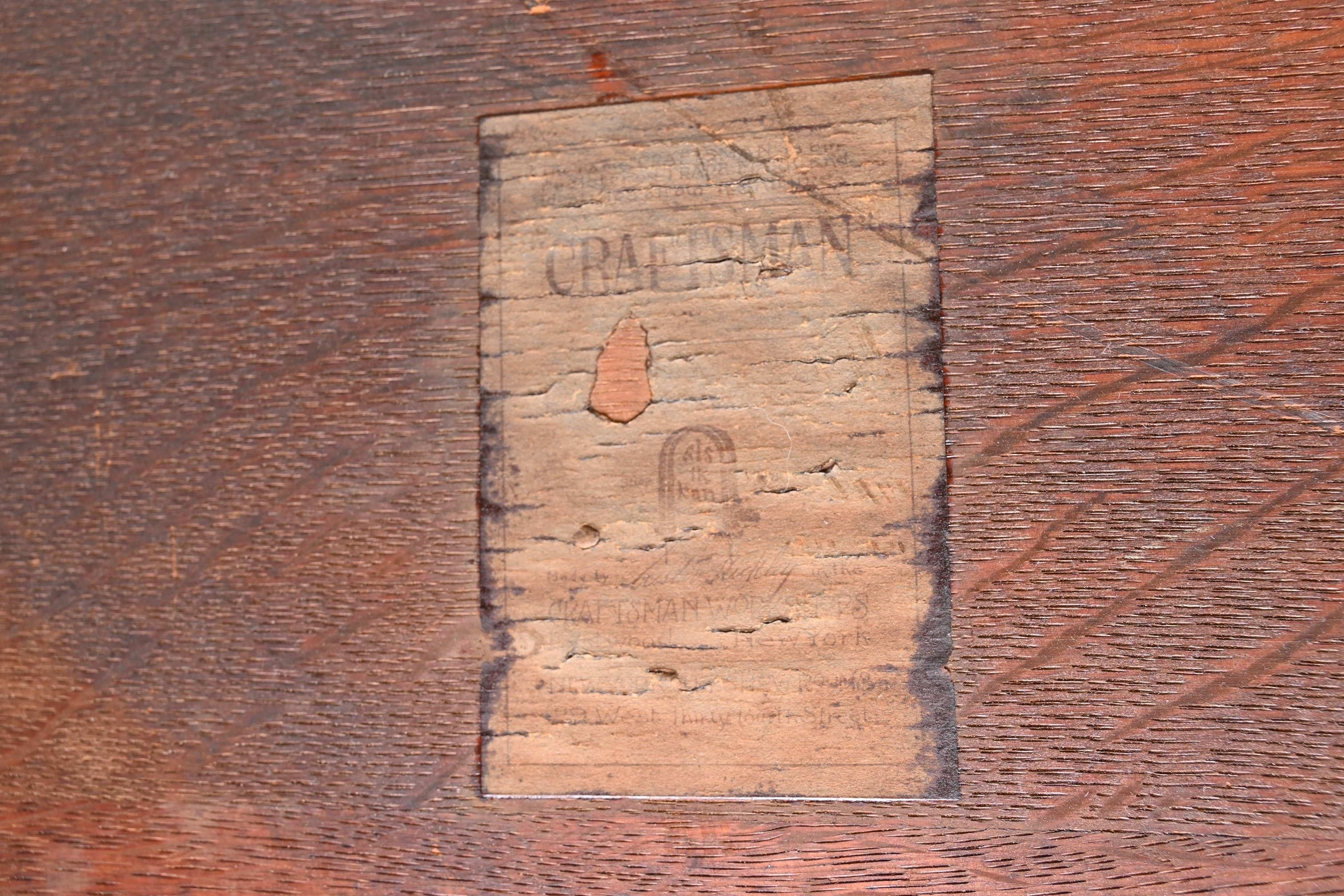 Gustav Stickley Mission Arts & Crafts Escritorio o mesa de biblioteca de husillo de roble en venta 3