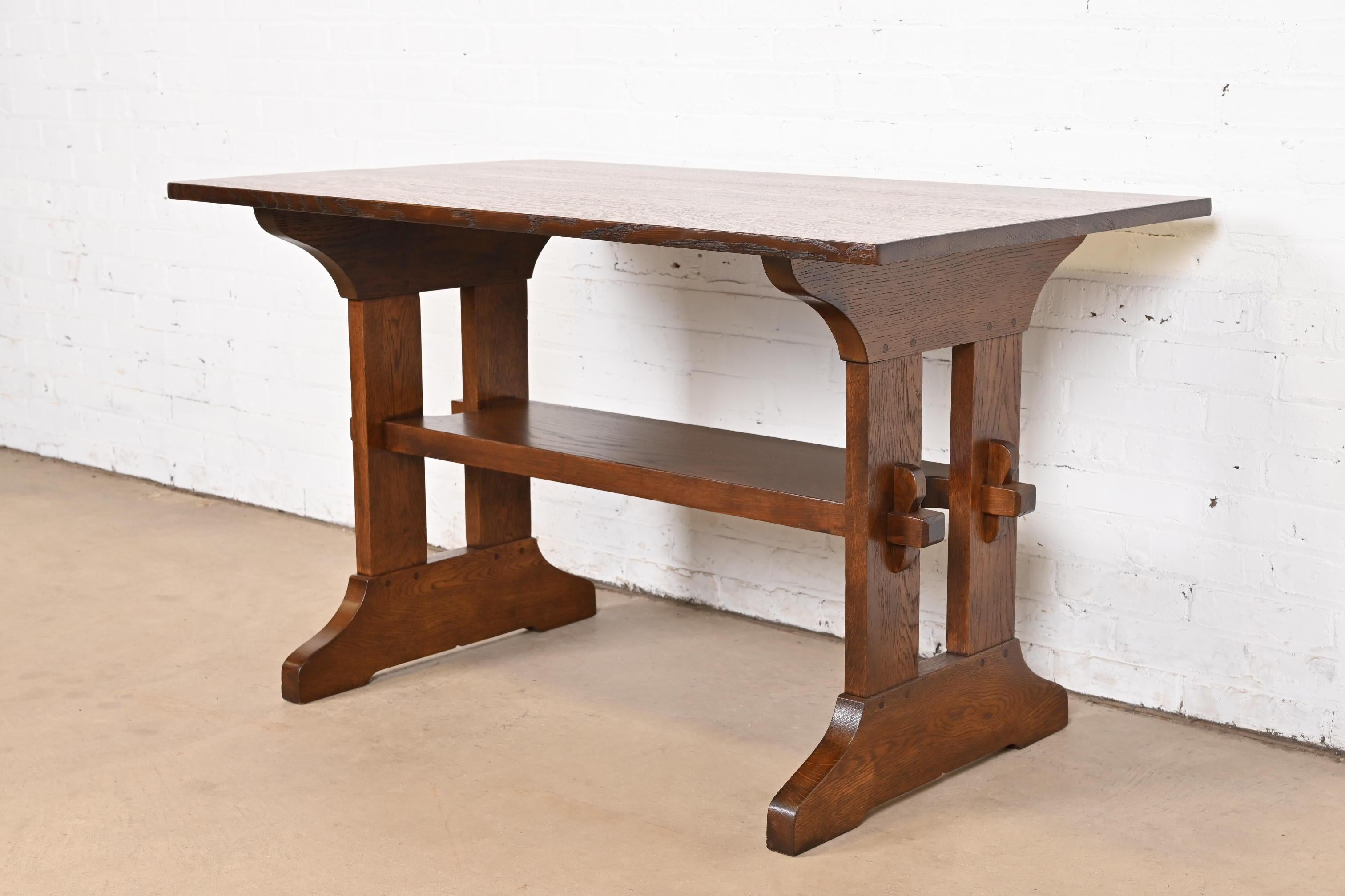 Gustav Stickley Mission Arts & Crafts Mesa de biblioteca o escritorio de caballete de roble Artes y manualidades en venta