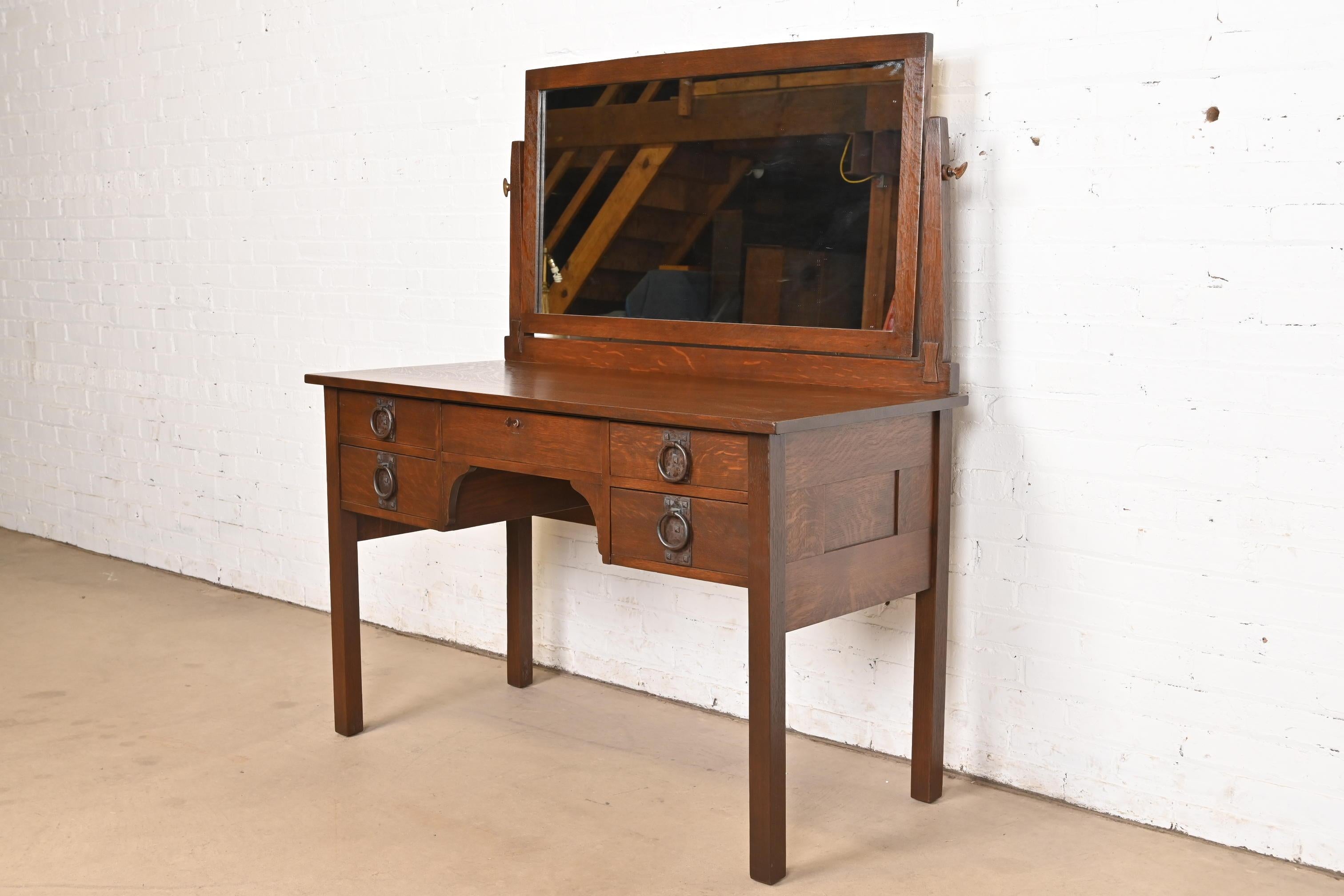 Gustav Stickley Mission Oak Arts & Crafts Vanity or Dressing Table, Refinished In Good Condition In South Bend, IN