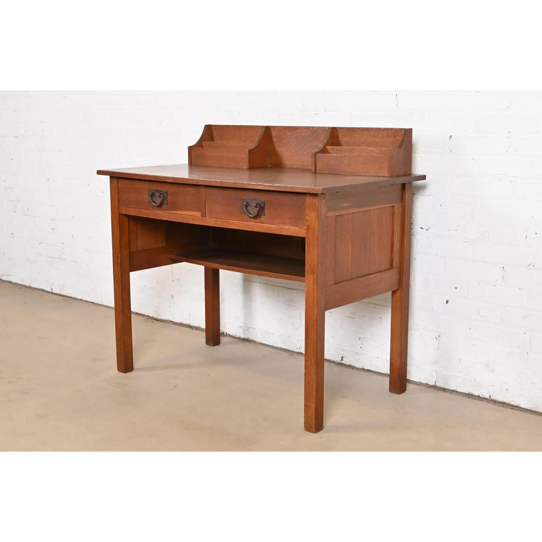 Gustav Stickley Missions-Schreibtisch aus Eiche im Arts and Crafts-Stil, um 1900 (Frühes 20. Jahrhundert) im Angebot