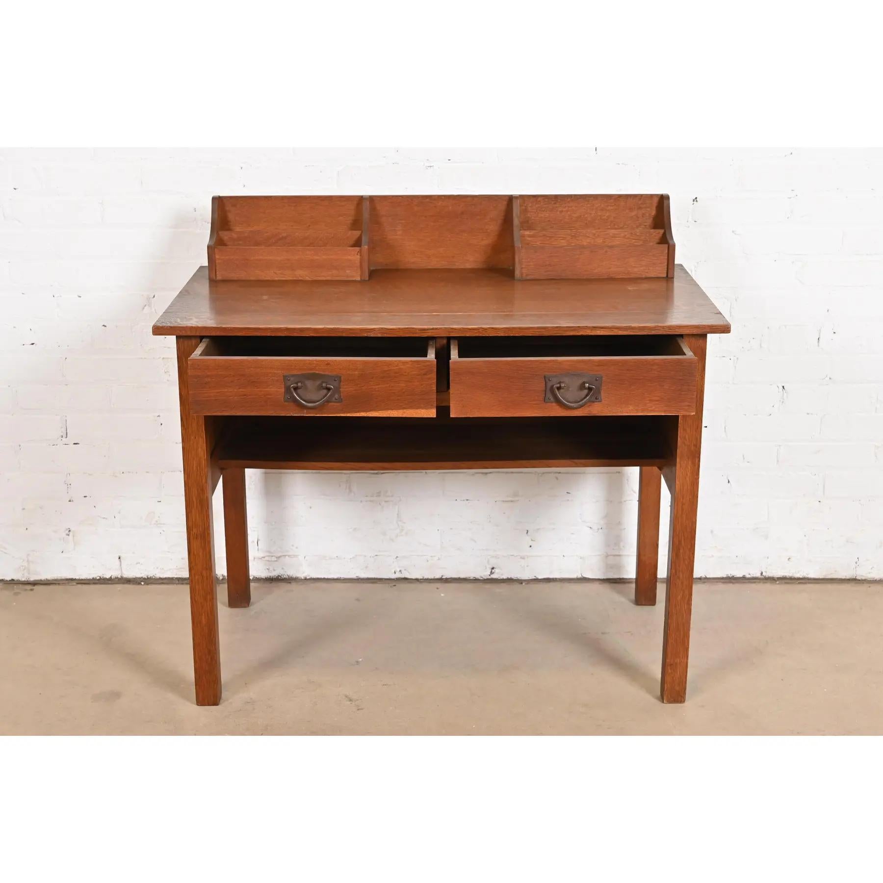 Gustav Stickley Missions-Schreibtisch aus Eiche im Arts and Crafts-Stil, um 1900 (Kupfer) im Angebot