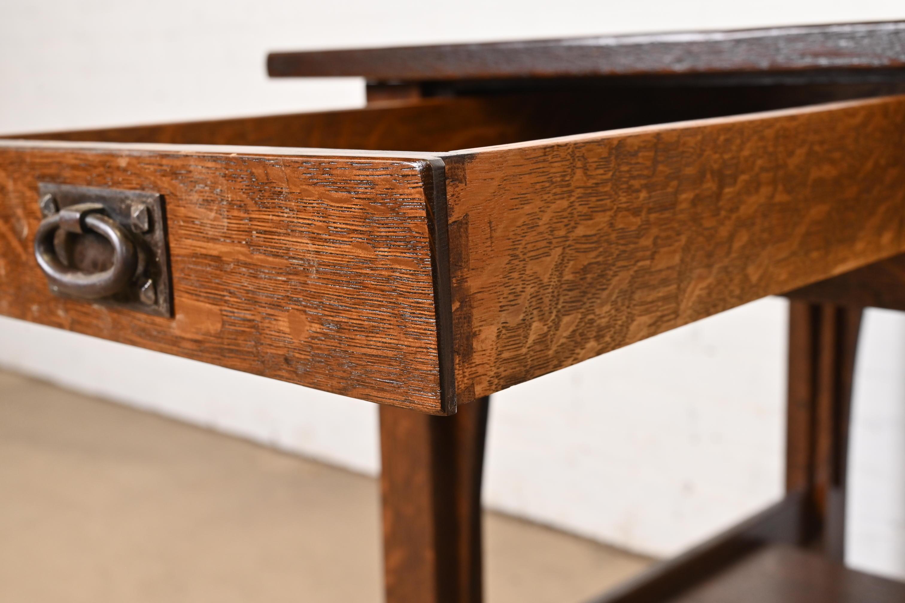Gustav Stickley Mission Arts & Crafts Escritorio o mesa de biblioteca de roble en venta 3
