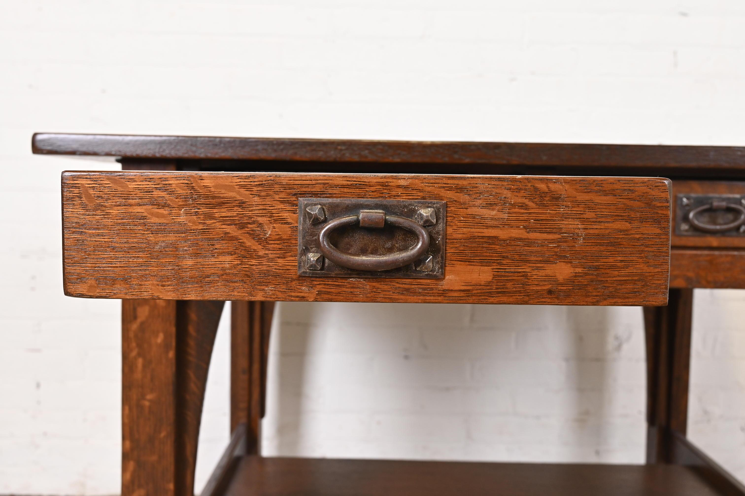 Gustav Stickley Mission Arts & Crafts Escritorio o mesa de biblioteca de roble en venta 4