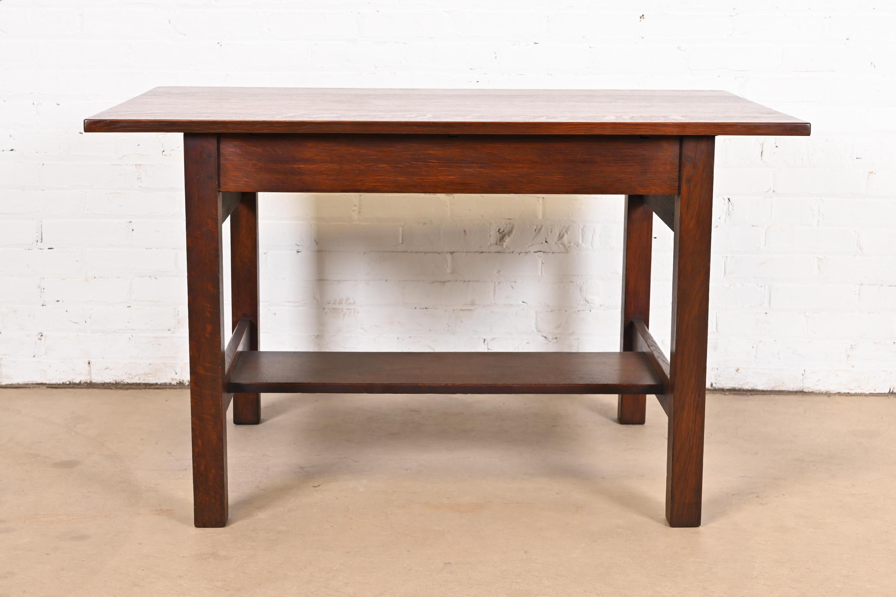 Gustav Stickley Mission Arts & Crafts Escritorio o mesa de biblioteca de roble en venta 4