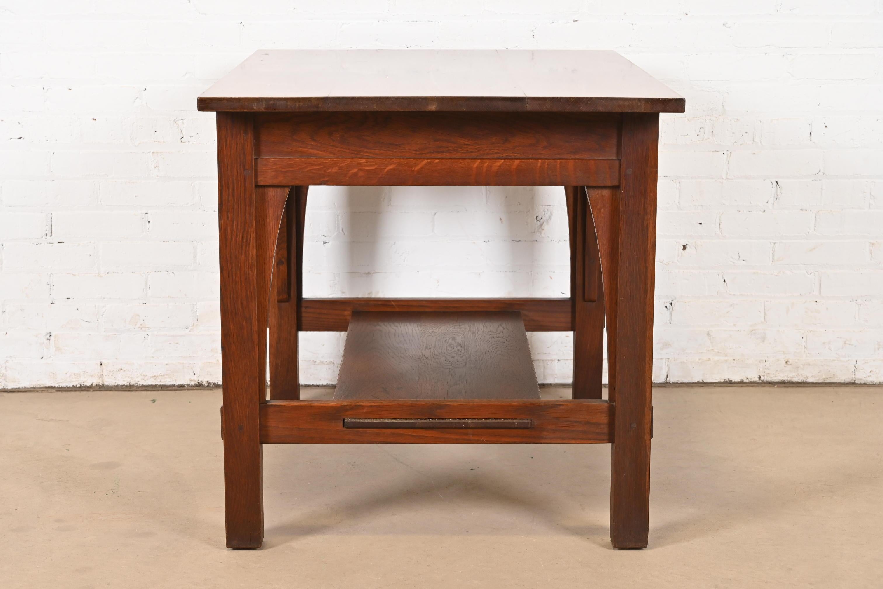 Gustav Stickley Mission Eichenholz Arts & Crafts Schreibtisch oder Bibliothekstisch im Angebot 4