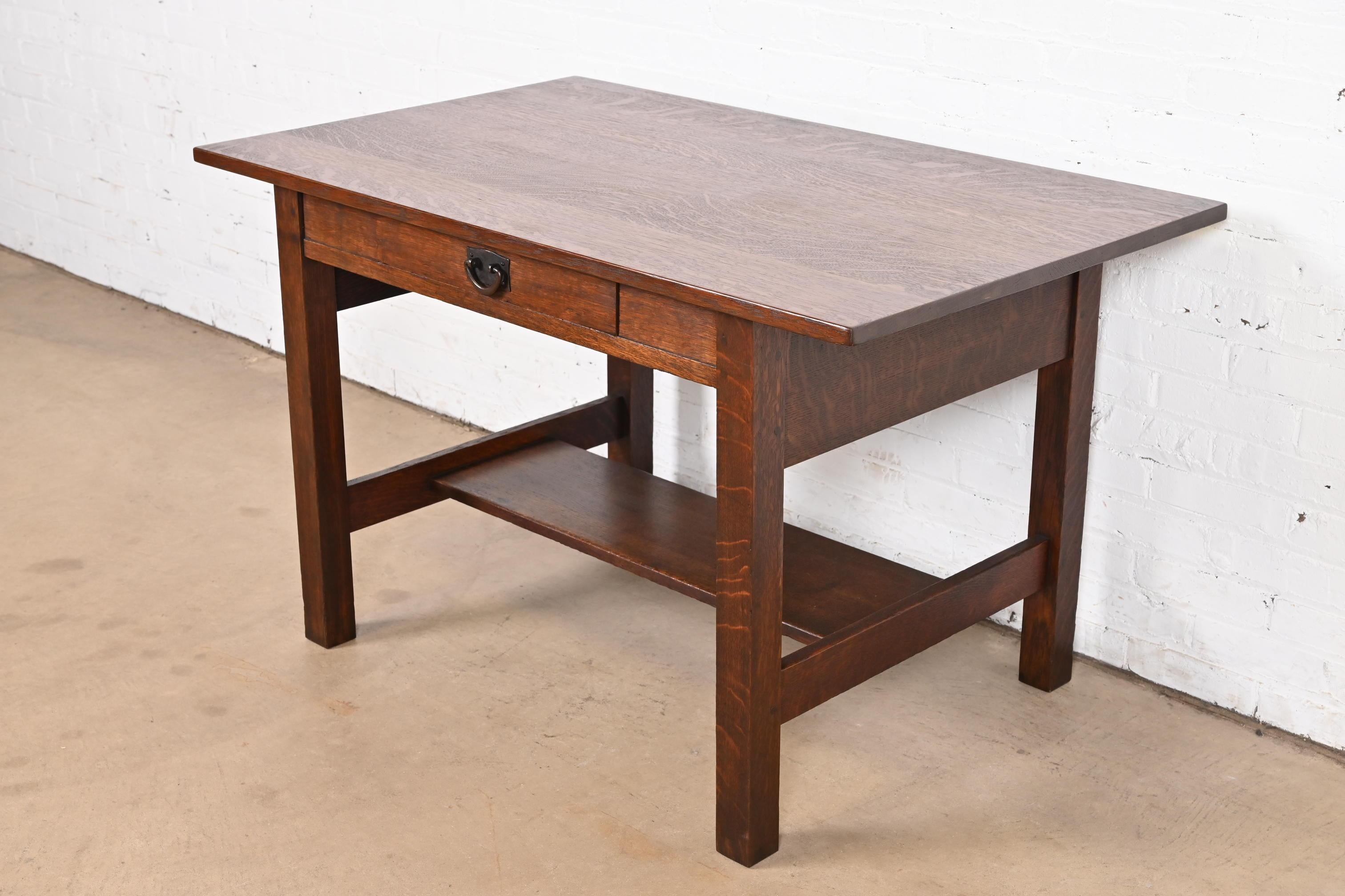 Gustav Stickley Mission Arts & Crafts Escritorio o mesa de biblioteca de roble Artes y manualidades en venta