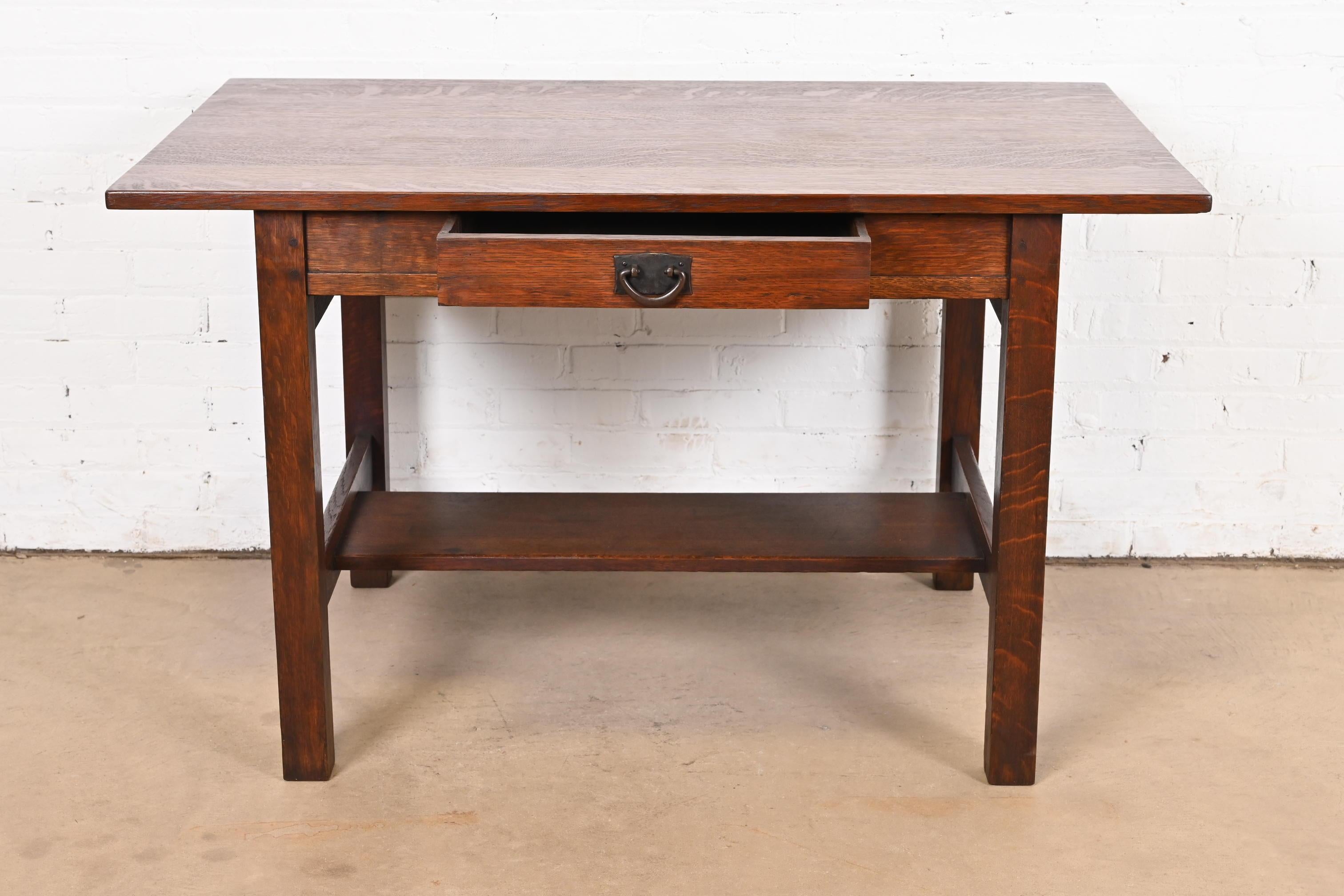 Gustav Stickley Mission Arts & Crafts Escritorio o mesa de biblioteca de roble siglo XX en venta