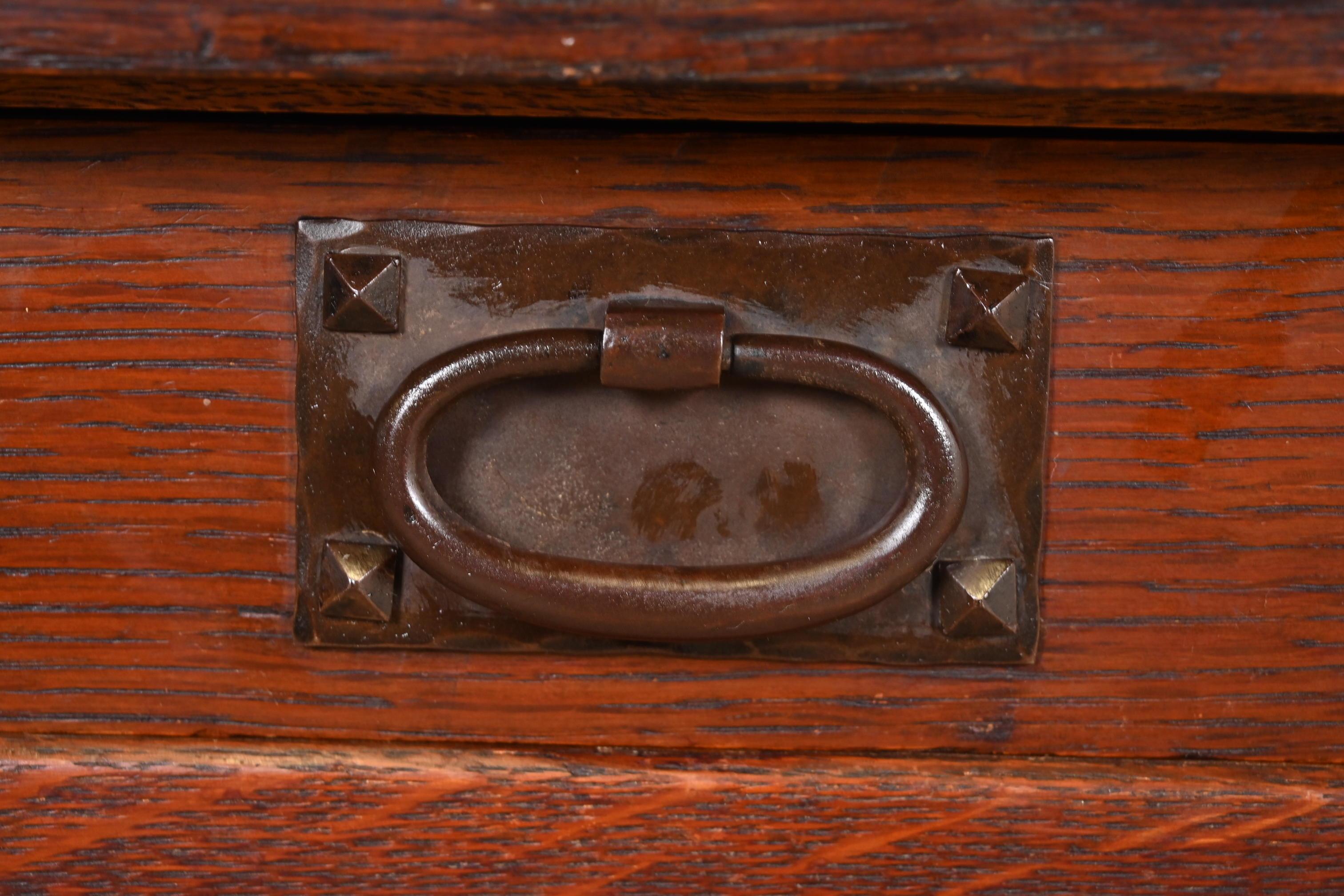 Gustav Stickley Mission Arts & Crafts Escritorio o mesa de biblioteca de roble en venta 1