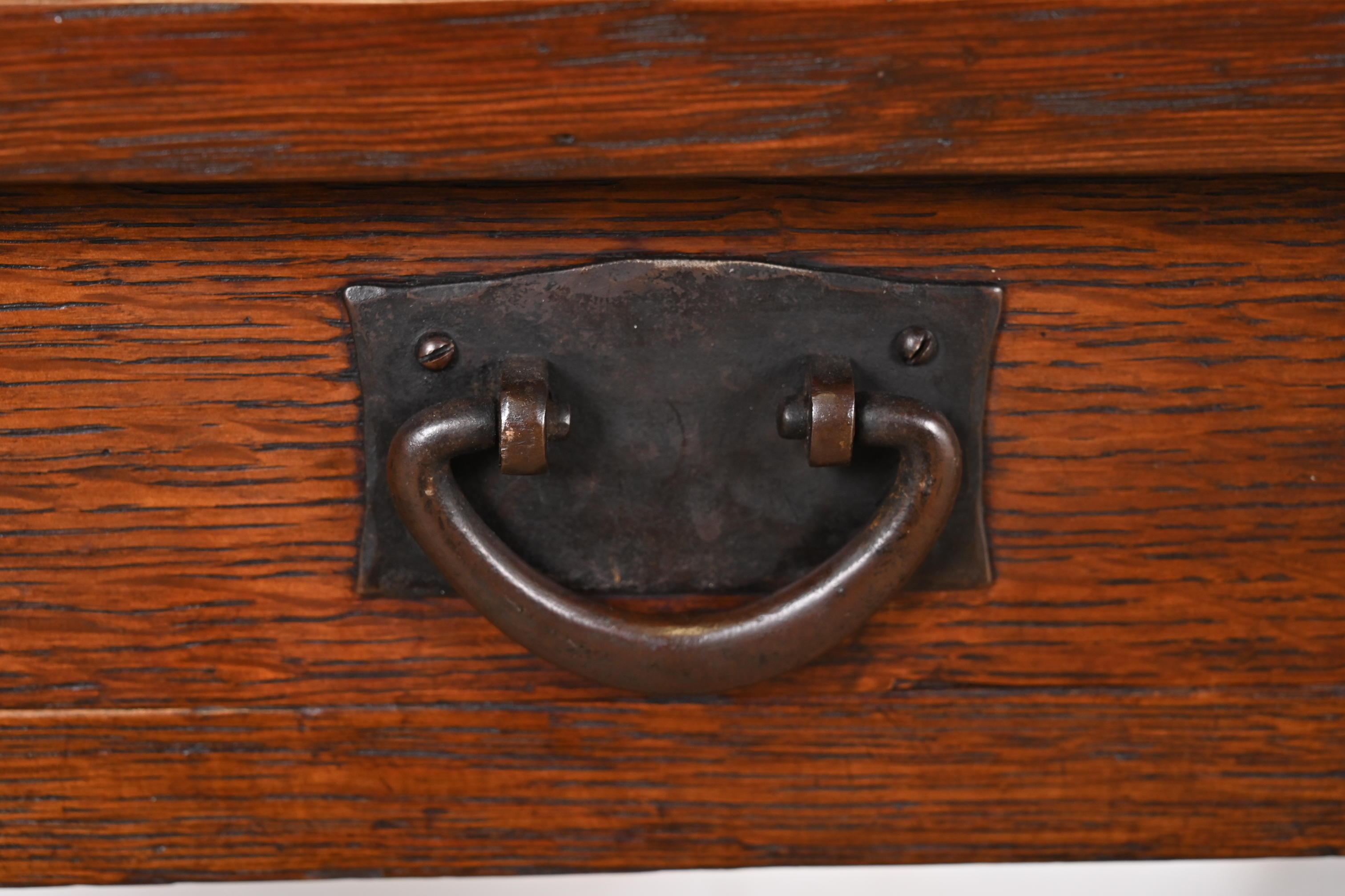 Gustav Stickley Mission Arts & Crafts Escritorio o mesa de biblioteca de roble en venta 1