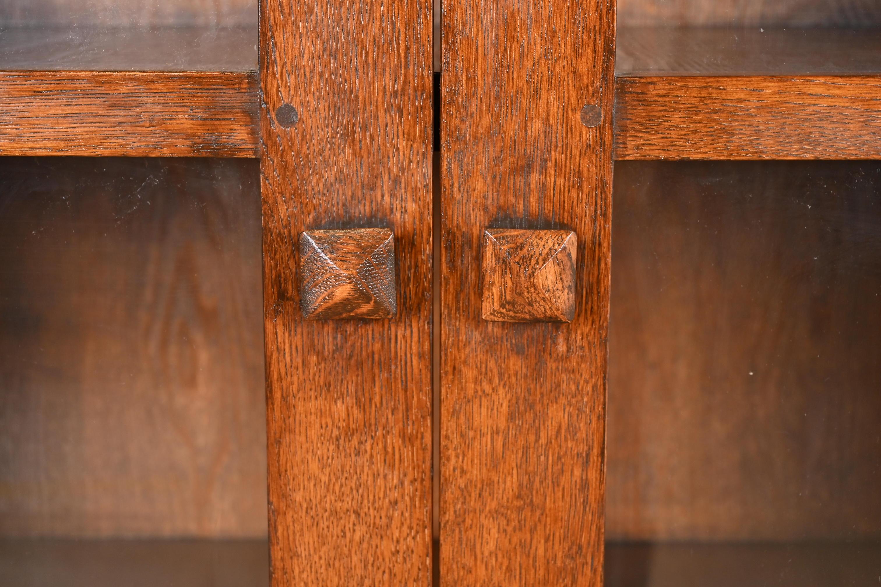 Gustav Stickley Style Mission Oak Arts and Crafts Bookcase Cabinet For Sale 2