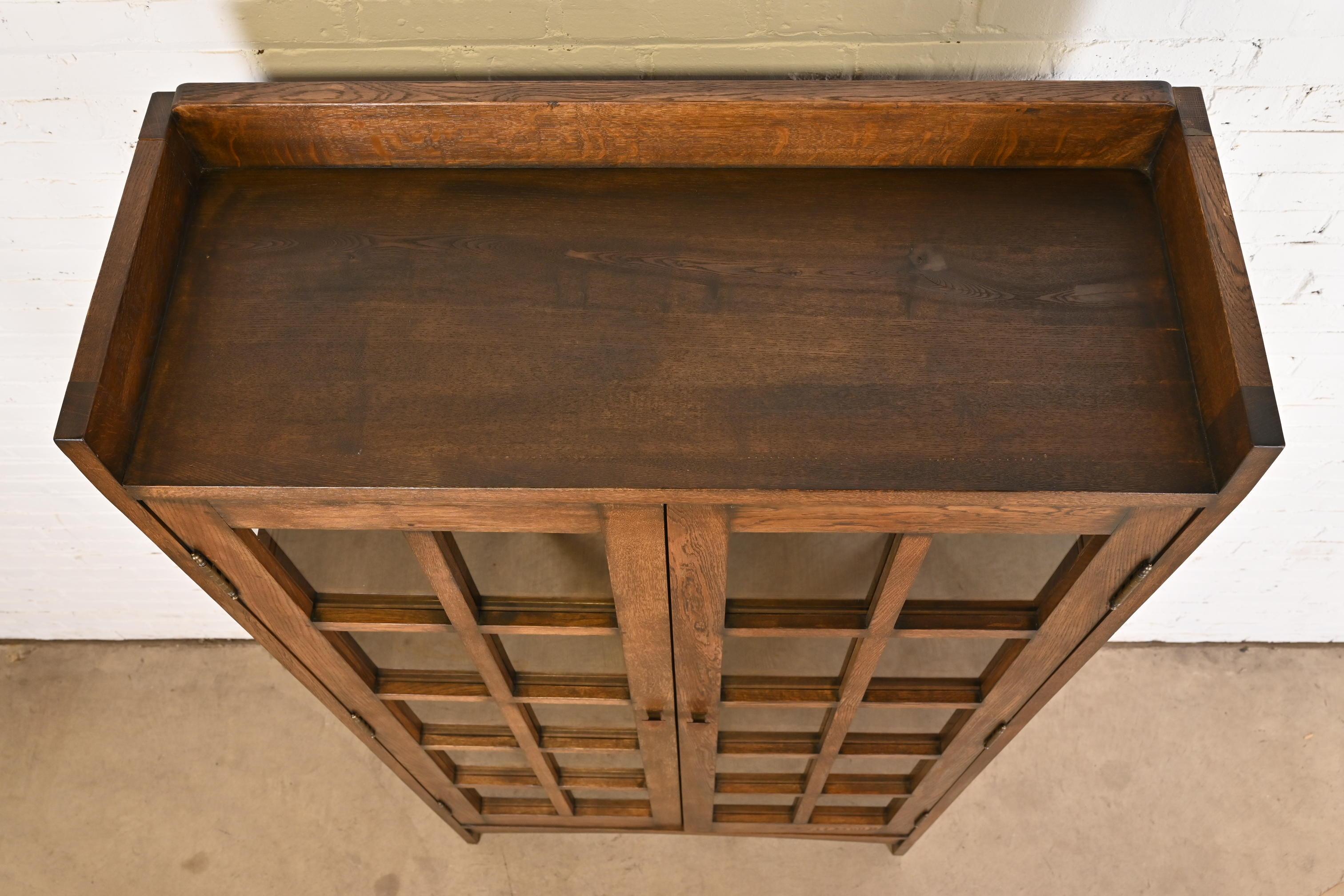 Gustav Stickley Style Mission Oak Arts and Crafts Bookcase Cabinet For Sale 2