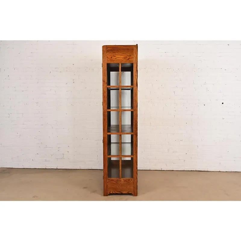 Armoire bibliothèque éclairée en chêne de style Mission Arts & Crafts de Gustav Stickley en vente 4