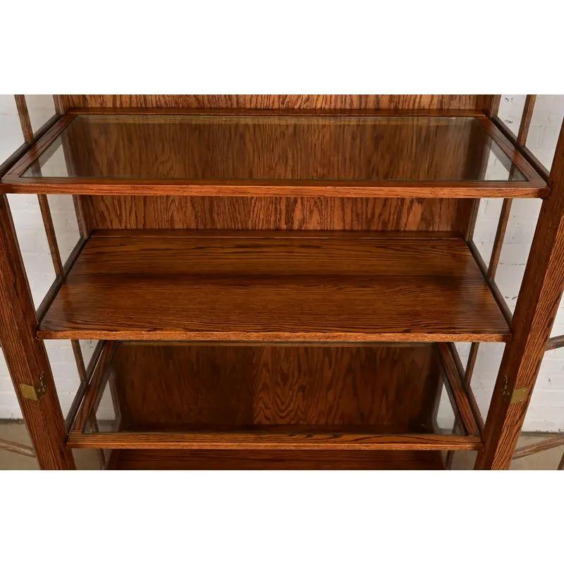 Armoire bibliothèque éclairée en chêne de style Mission Arts & Crafts de Gustav Stickley en vente 1