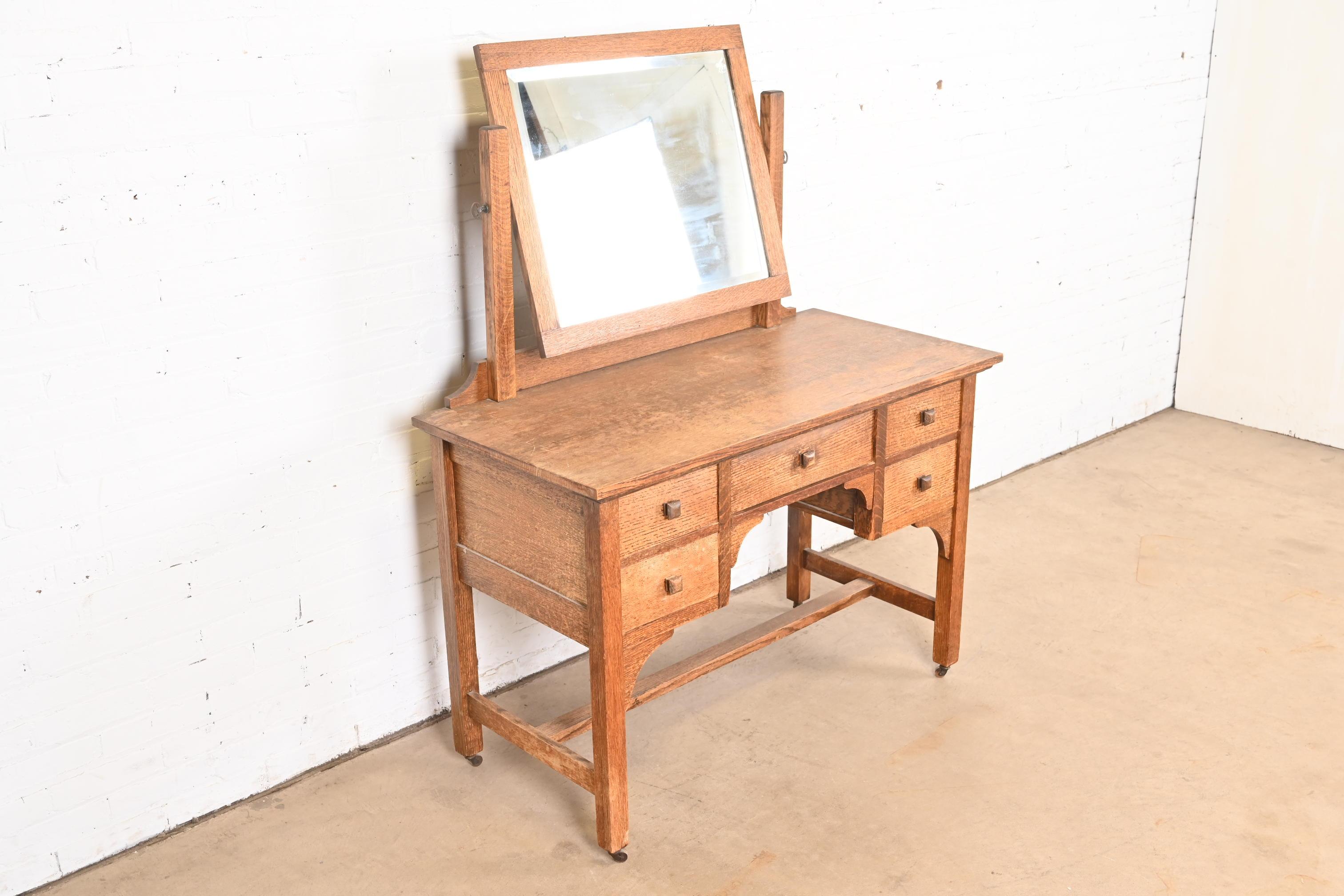 Gustav Stickley Stil Mission Oak Arts & Crafts Frisiertisch mit Spiegel (amerikanisch) im Angebot