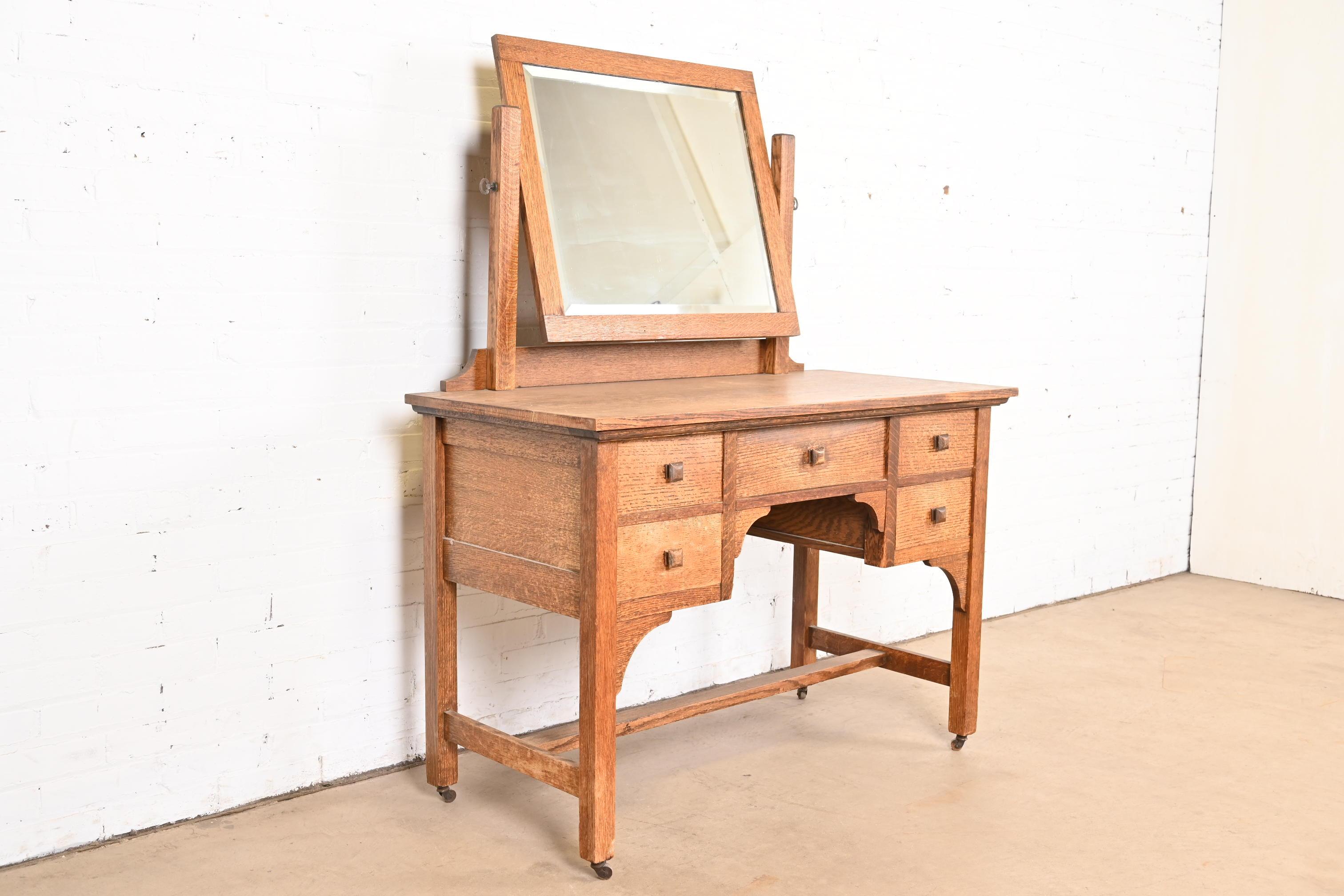 Gustav Stickley Stil Mission Oak Arts & Crafts Frisiertisch mit Spiegel im Zustand „Gut“ im Angebot in South Bend, IN