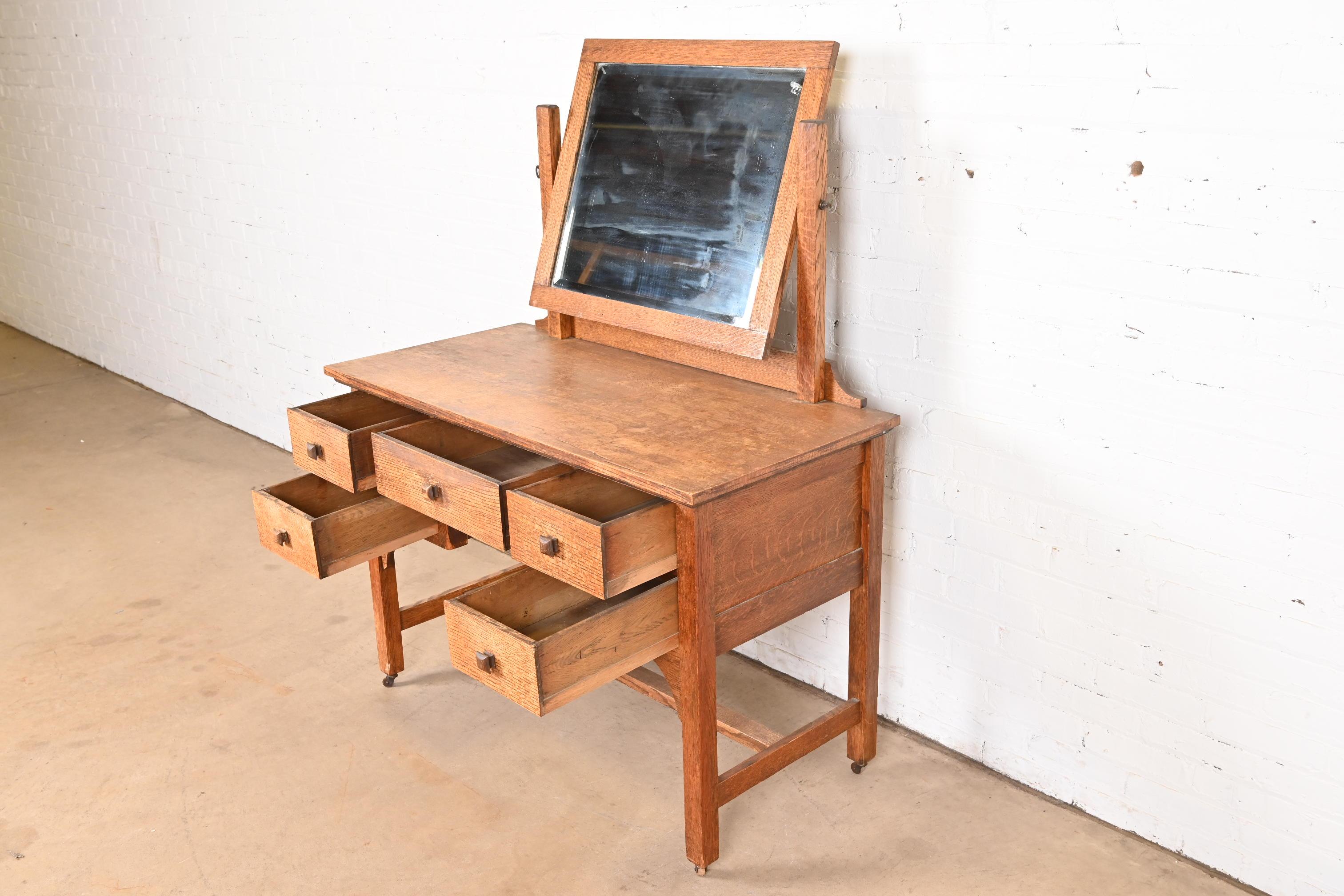 Gustav Stickley Stil Mission Oak Arts & Crafts Frisiertisch mit Spiegel (Eichenholz) im Angebot