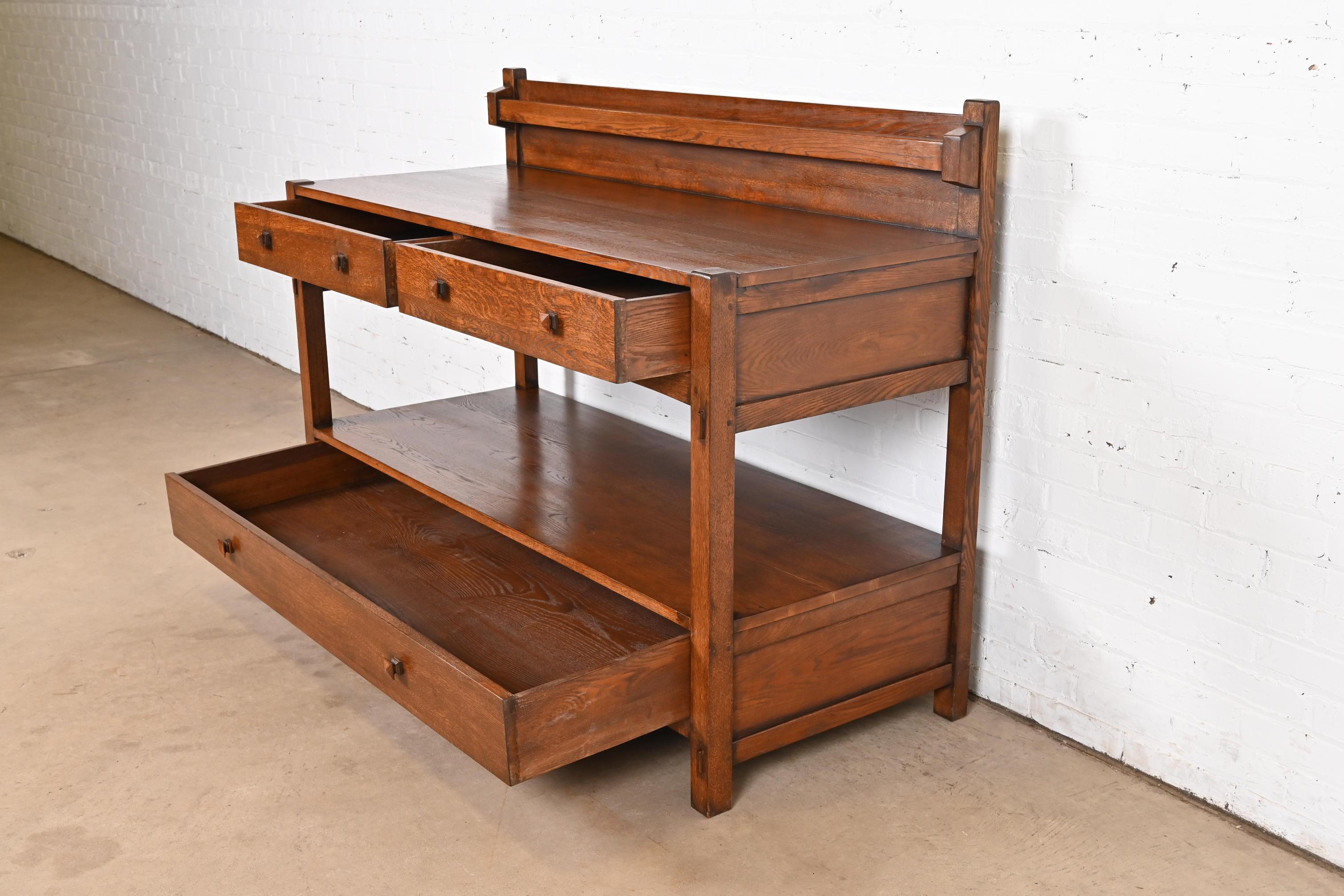 20ième siècle Buffet ou buffet Mission en chêne Arts & Crafts de style Gustav Stickley en vente