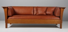 Gustav Stickley Dreisitziges Sofa Abendarm aus braunem Leder Mission Eiche Arts &amp; Crafts