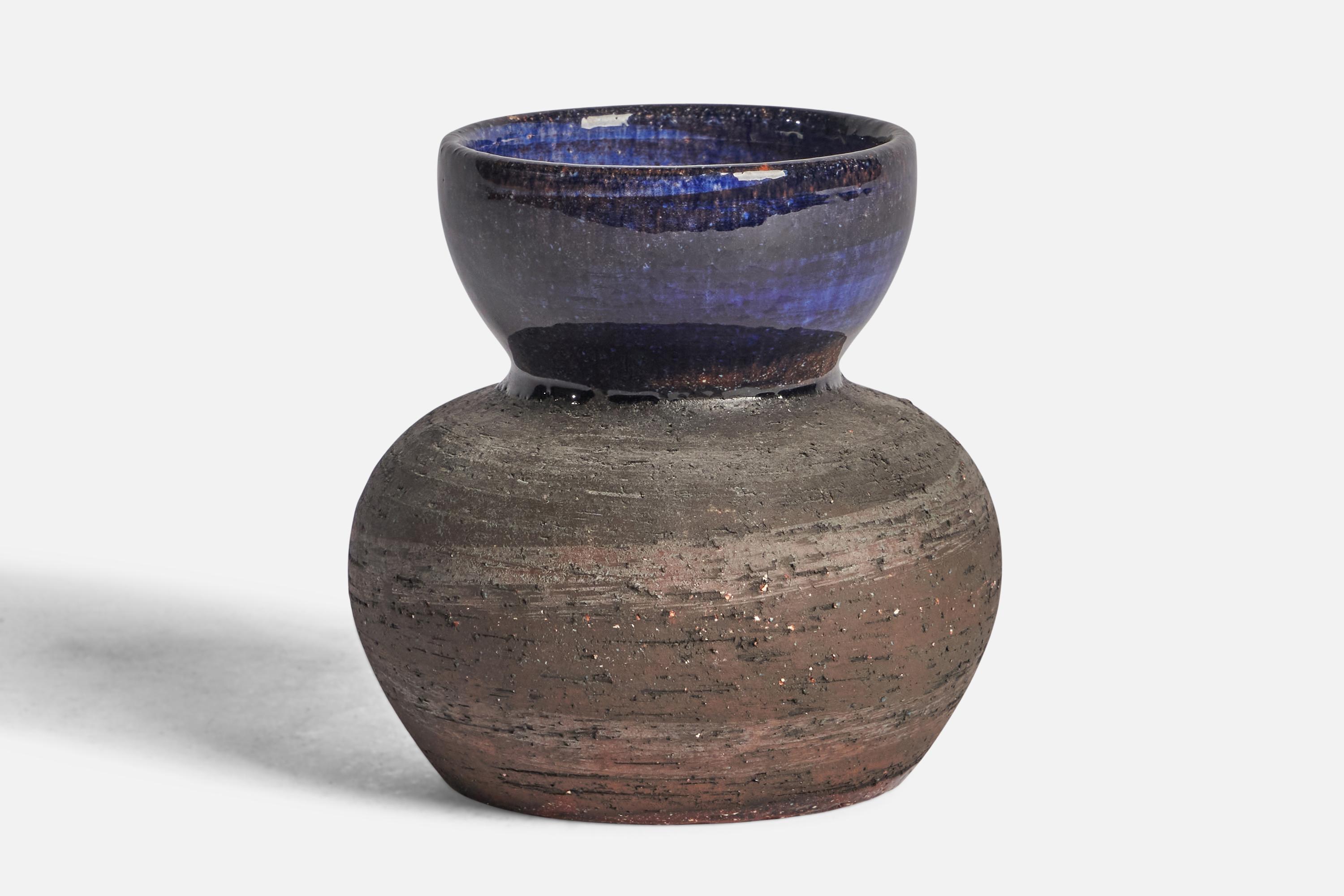A blue and grey semi-glazed vase designed and produced by Gustav & Ulla Kraitz, Sweden, c. 1970s
“KRAITZ” written on bottom