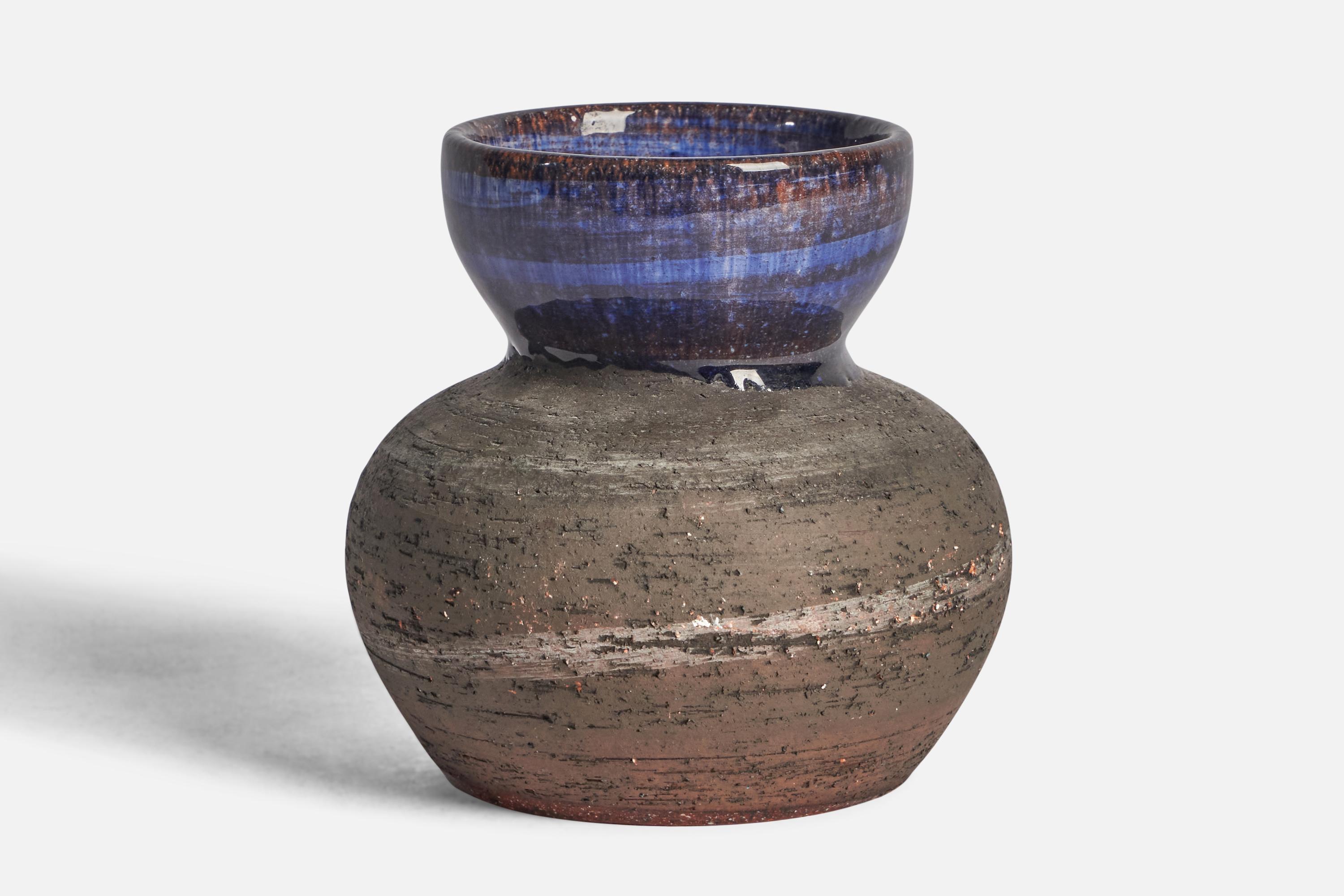 A blue and grey semi-glazed vase designed and produced by Gustav & Ulla Kraitz, Sweden, c. 1970s

“KRAITZ” written on bottom