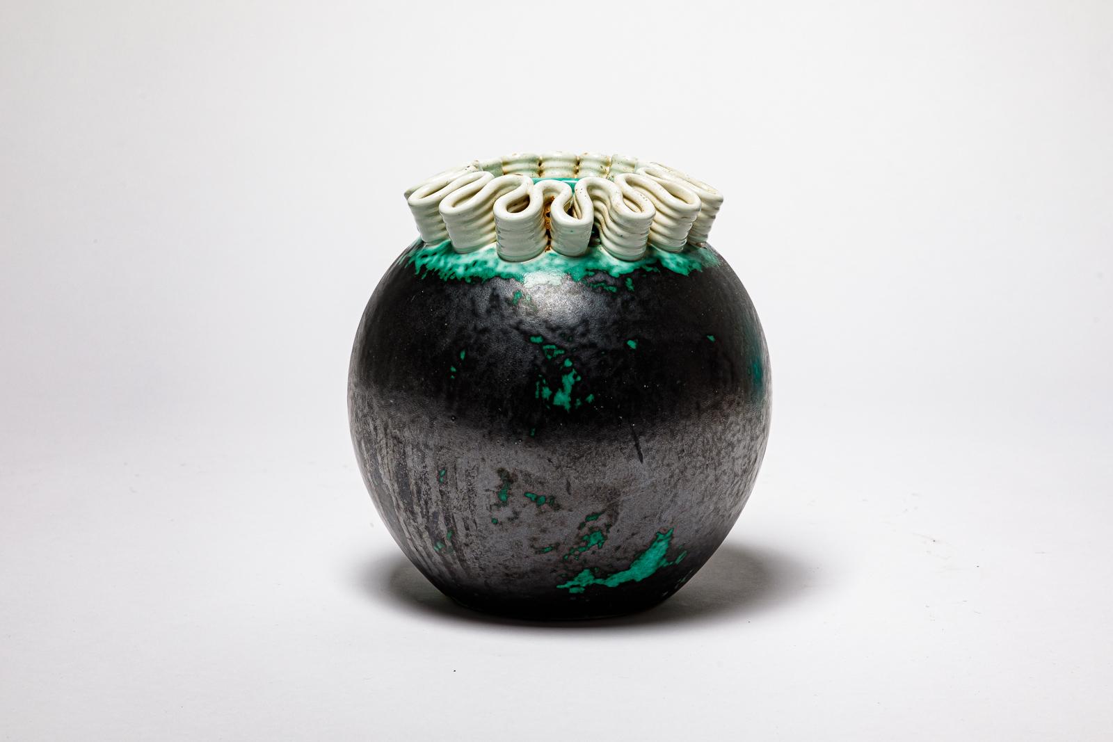 Gustave Asch art déco noir et vert vase en céramique design du 20ème siècle 20 cm Excellent état - En vente à Neuilly-en- sancerre, FR