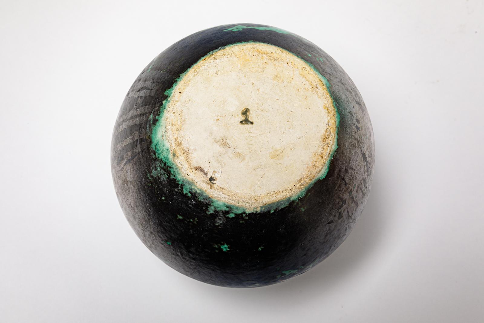 Céramique Gustave Asch art déco noir et vert vase en céramique design du 20ème siècle 20 cm en vente