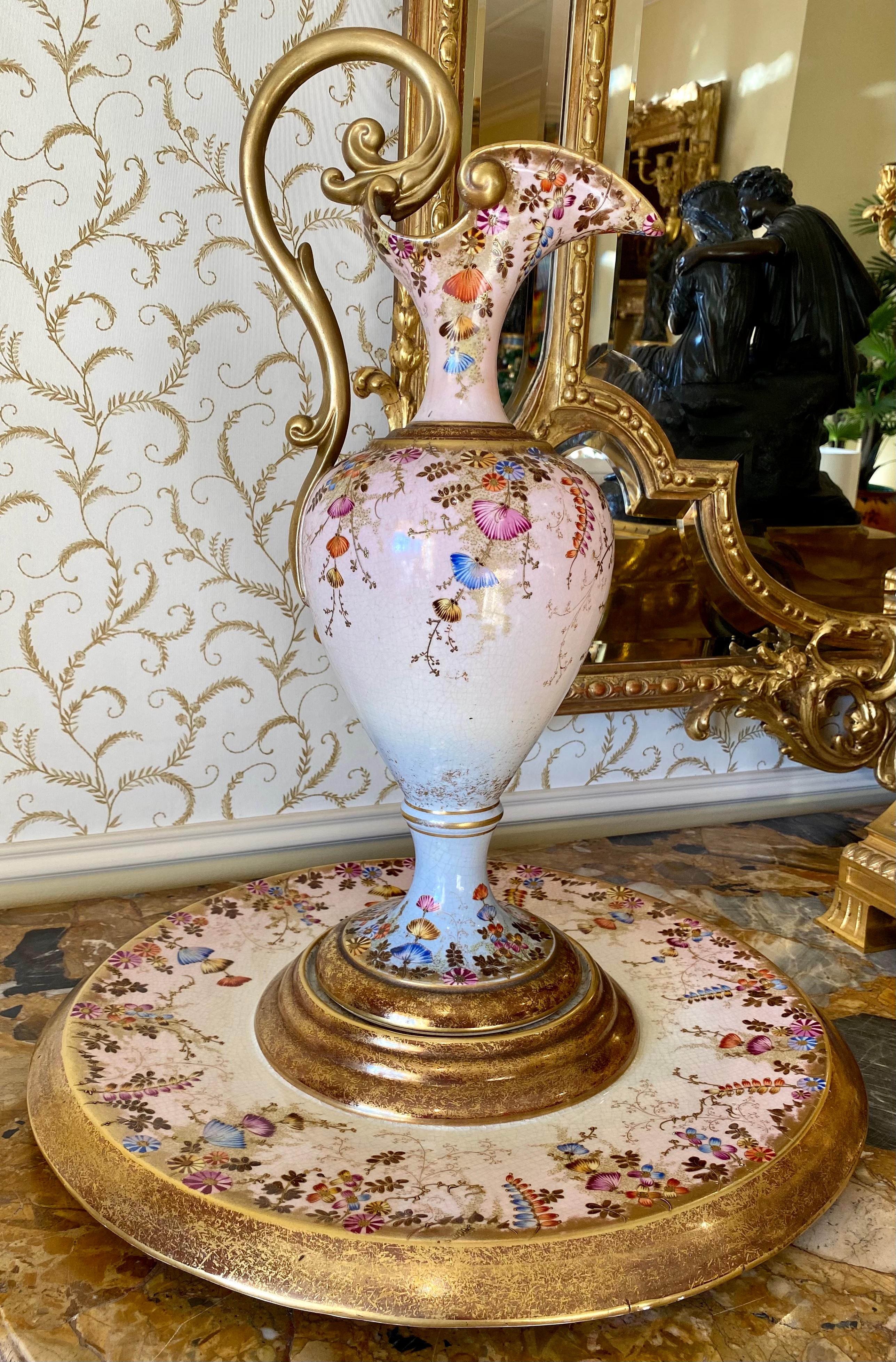 Gustave Asch, Sainte Radegonde, grande aiguière en porcelaine avec plat, 19ème siècle en vente 4