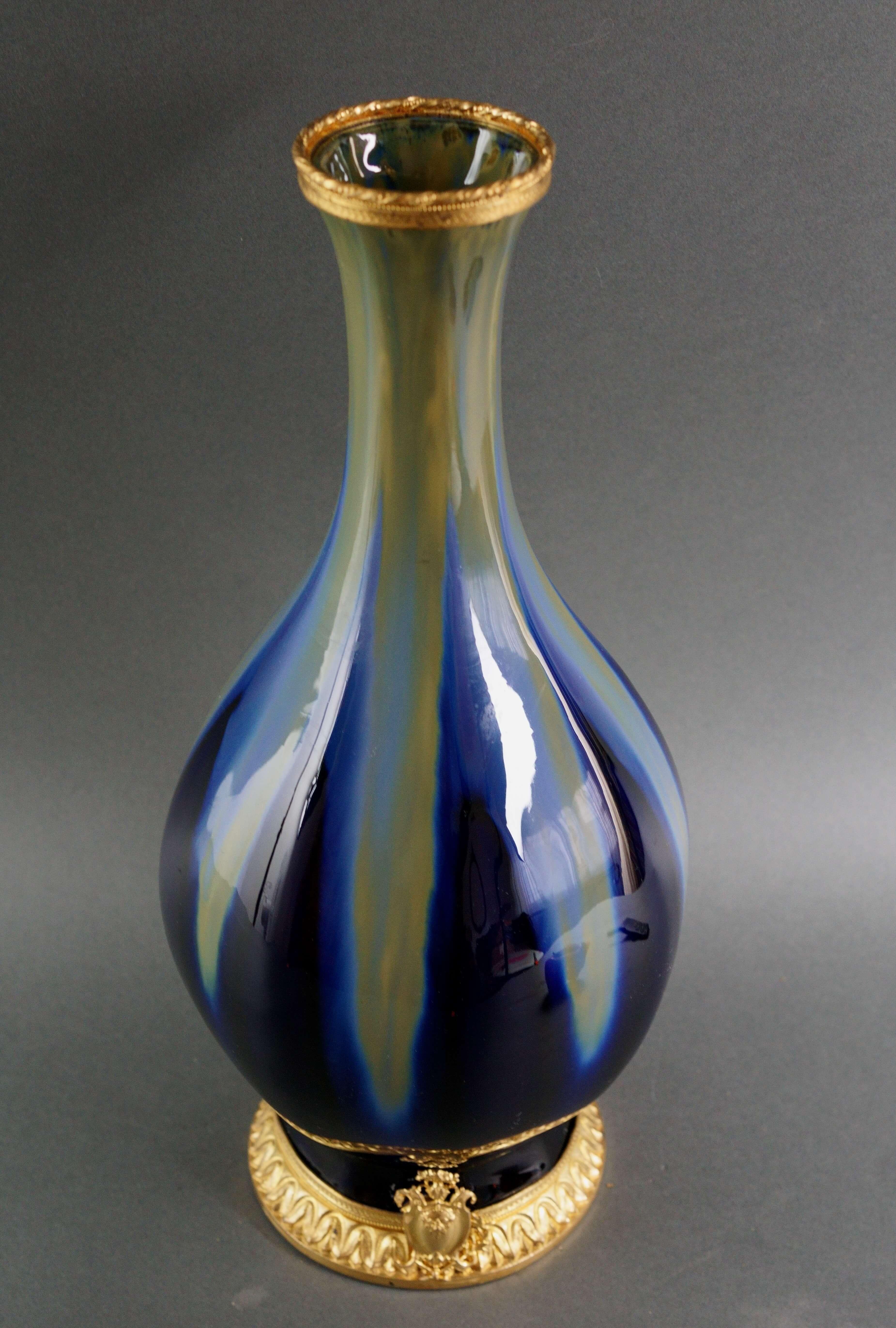20th Century Gustave de Bruyn Vaso in Ceramica smaltata e Bronzo Dorato Art Decò Francia XX in vendita