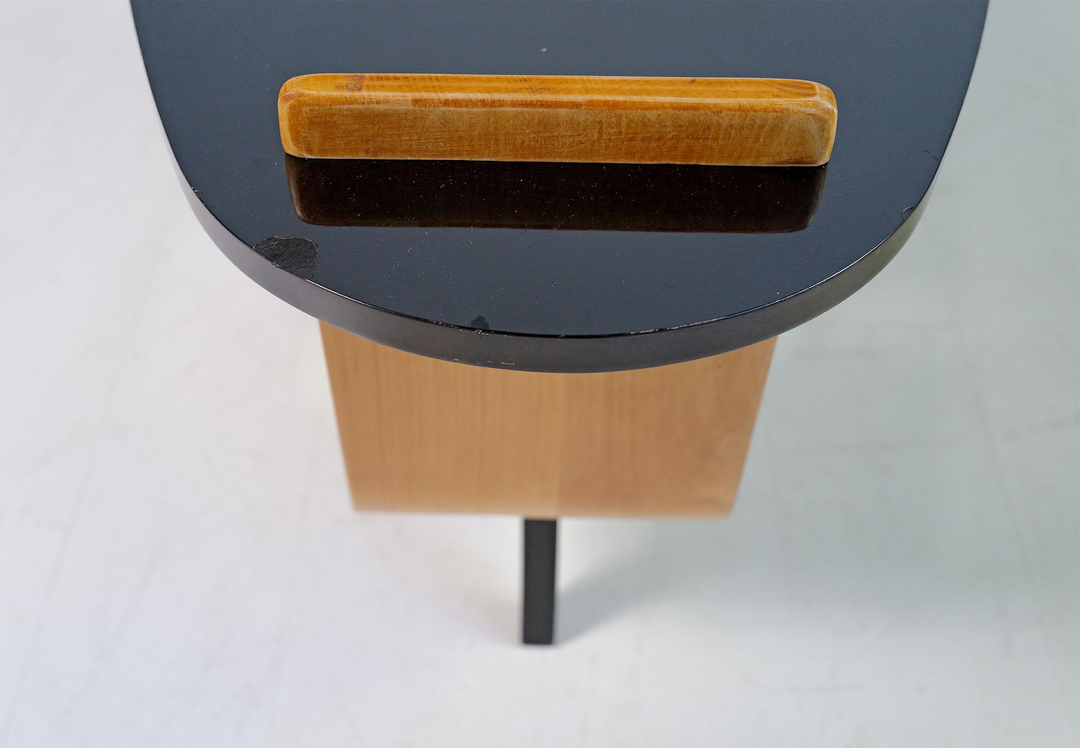 Milieu du XXe siècle Gustave Gautier, table à trépieds, France 1955 en vente