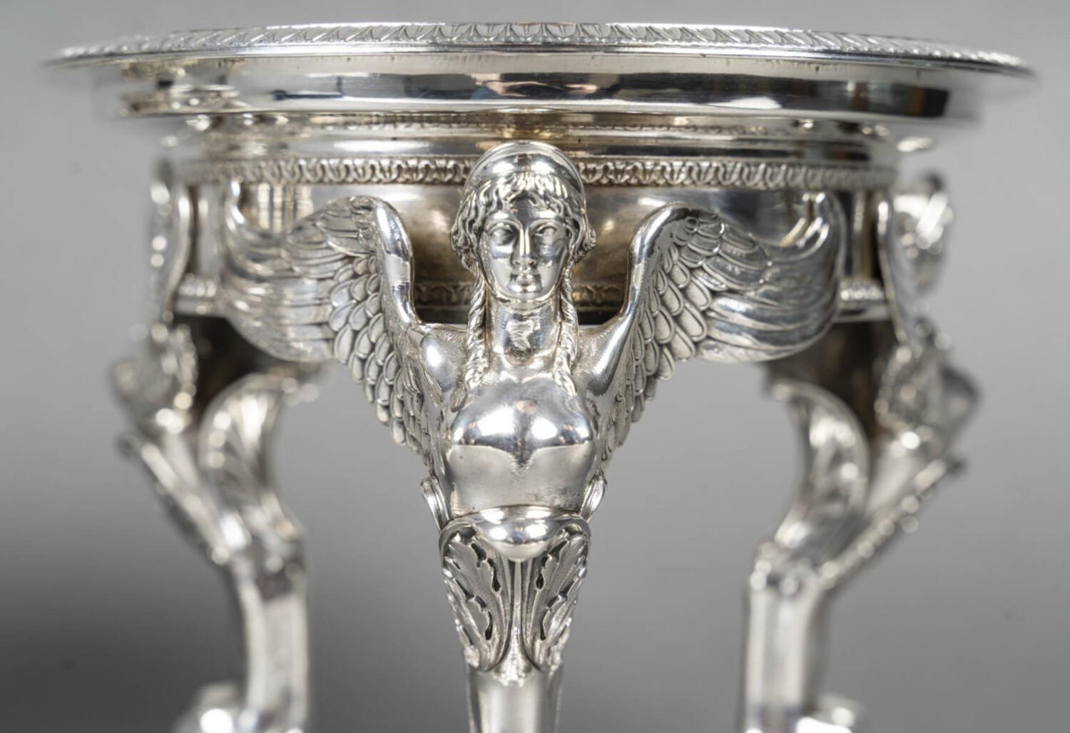 GUSTAVE ODIOT - Pair of Baccarat silver and crystal goblets 19th c.

A pair of solid silver goblets whose triangular base is bordered by a frieze of water leaves surmounted by three magnificent winged sphinxes with lion paws, which support a round