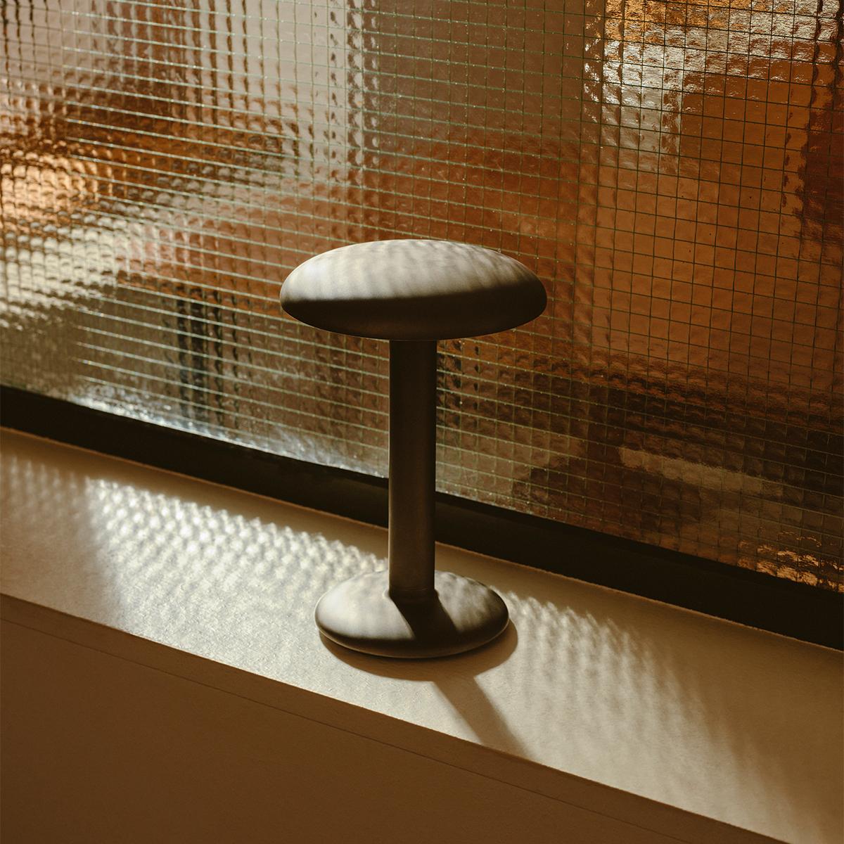 italien Lampe de table résidentielle Gustave en anthracite mat en vente