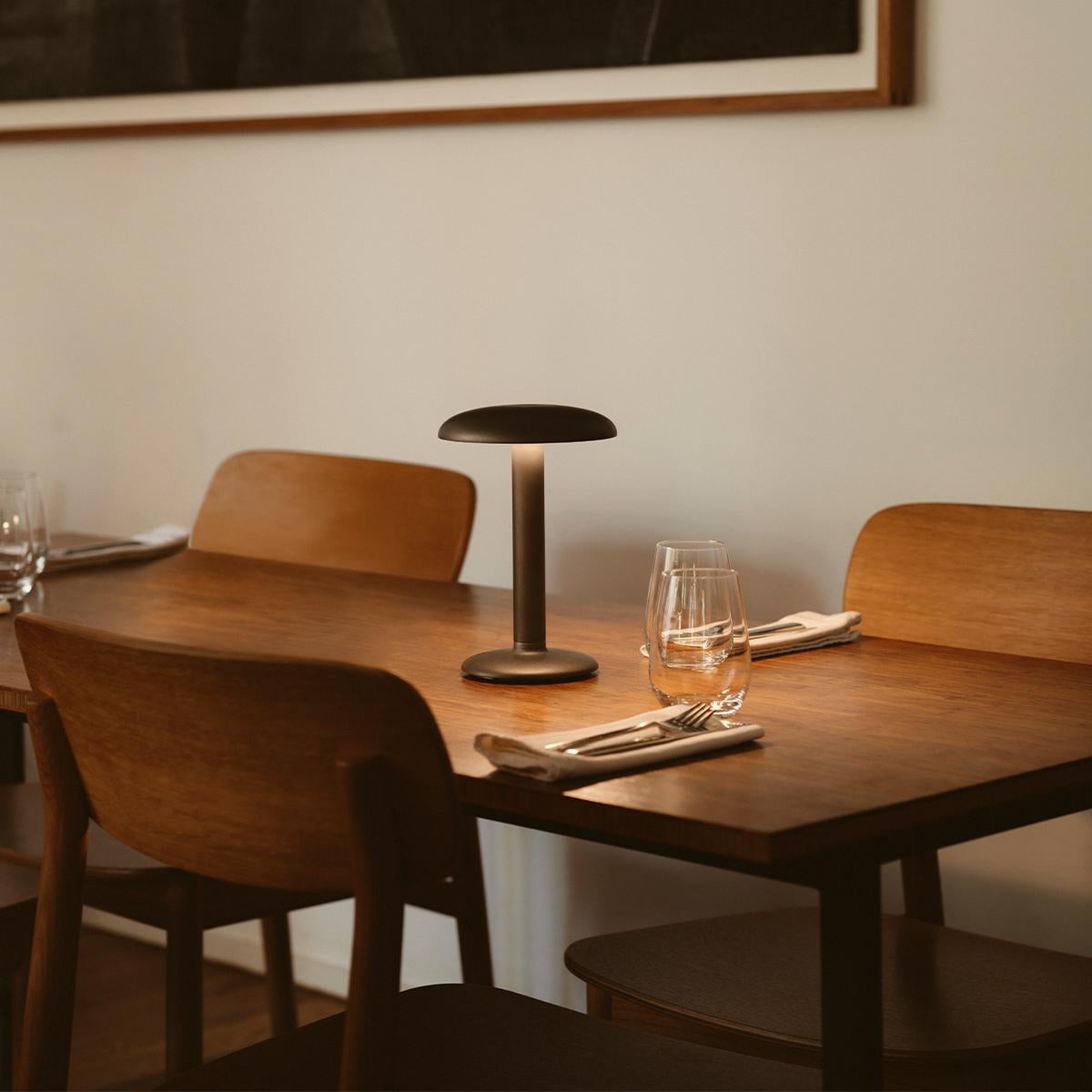 Lampe de table résidentielle Gustave en anthracite mat Neuf - En vente à Brooklyn, NY