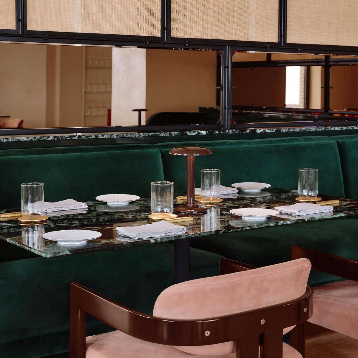 Lampe de table résidentielle Gustave en anthracite mat en vente 3