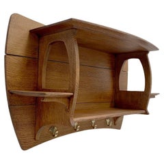 Perchero de pared estampado Gustave Serrurier-Bovy, hacia 1905, Bélgica.