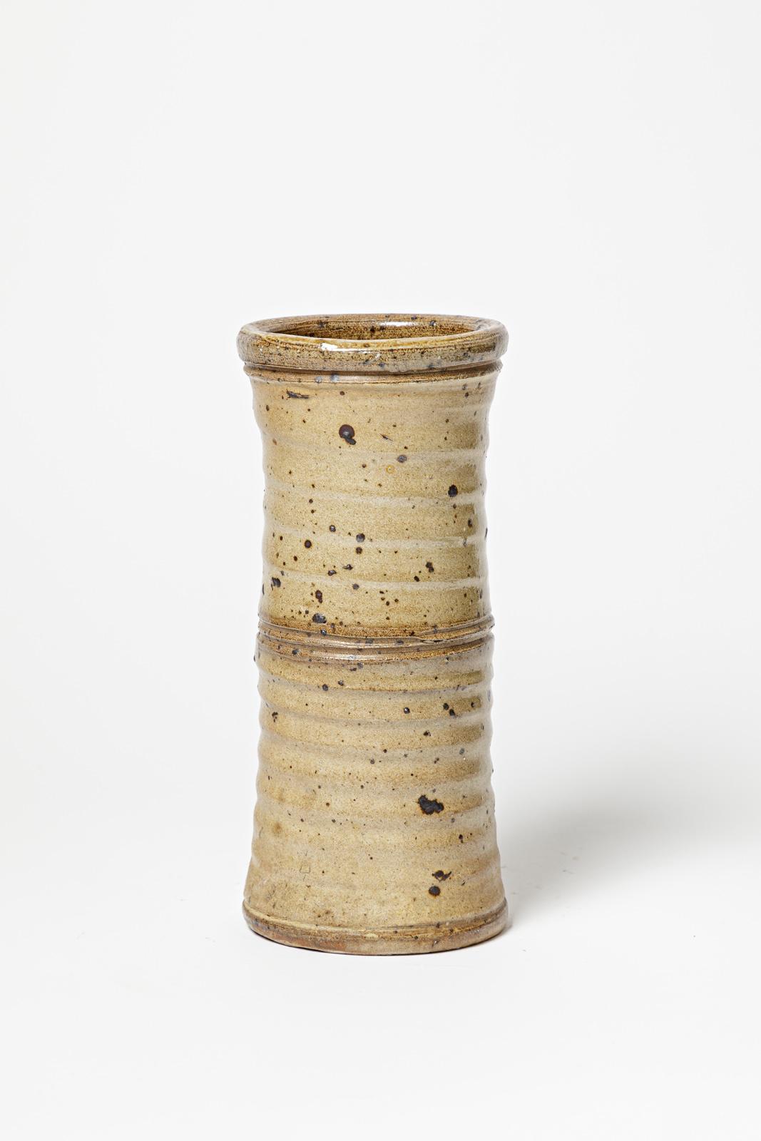 Gustave Tiffoche 

Vase en céramique de grès brun de l'artiste français

Pièce unique

Signé sous la base

Condition originale parfaite.

Hauteur 25 cm
Large 12 cm