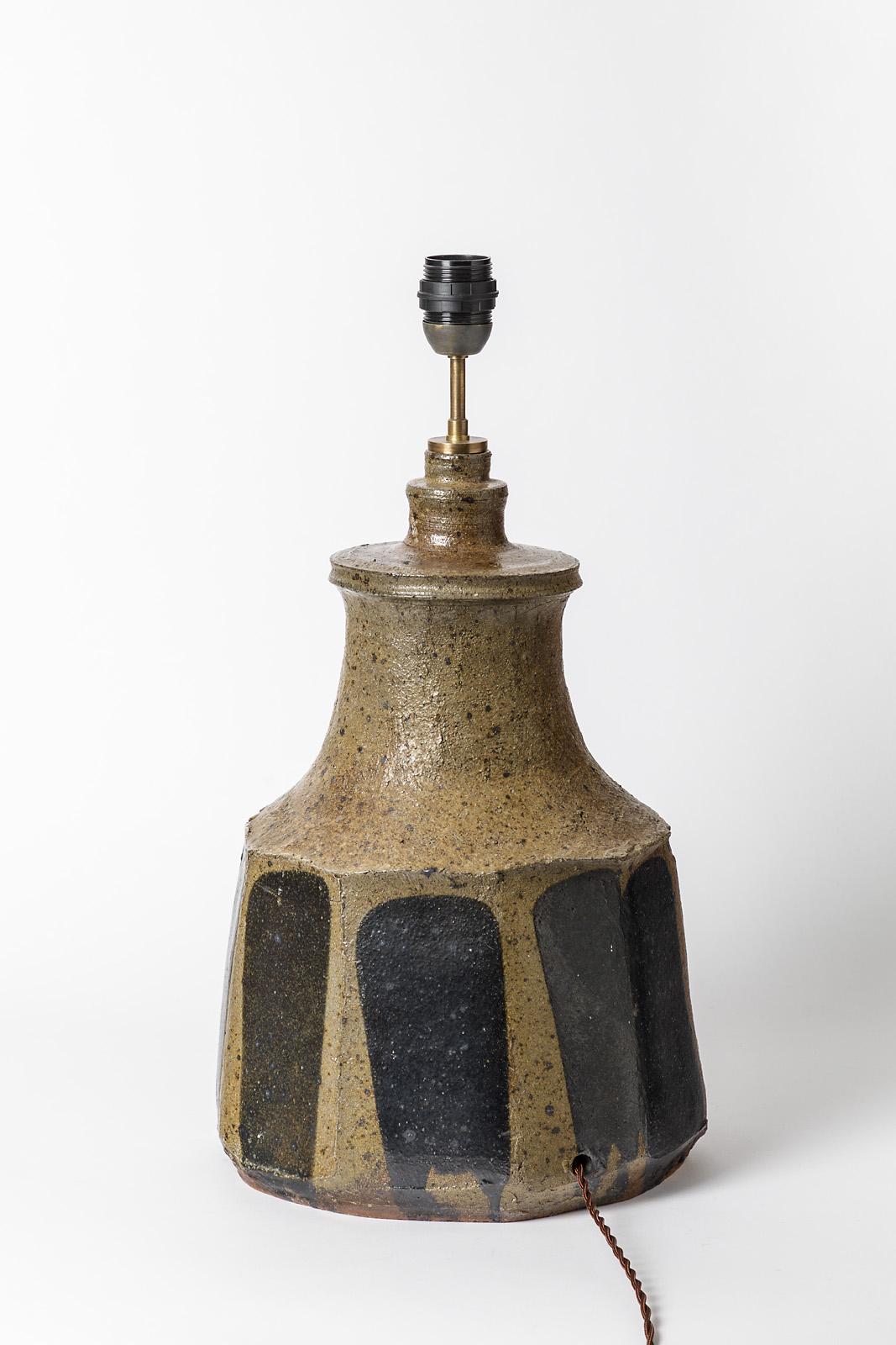 Gustave Tiffoche (1930-2011)

Exceptional and massive stoneware ceramic table lamp.

Sculptural and abstract black and brown ceramic glaze.

Excellent original condition 

Signed under the base: TIFFOCHE

Electric system is new and