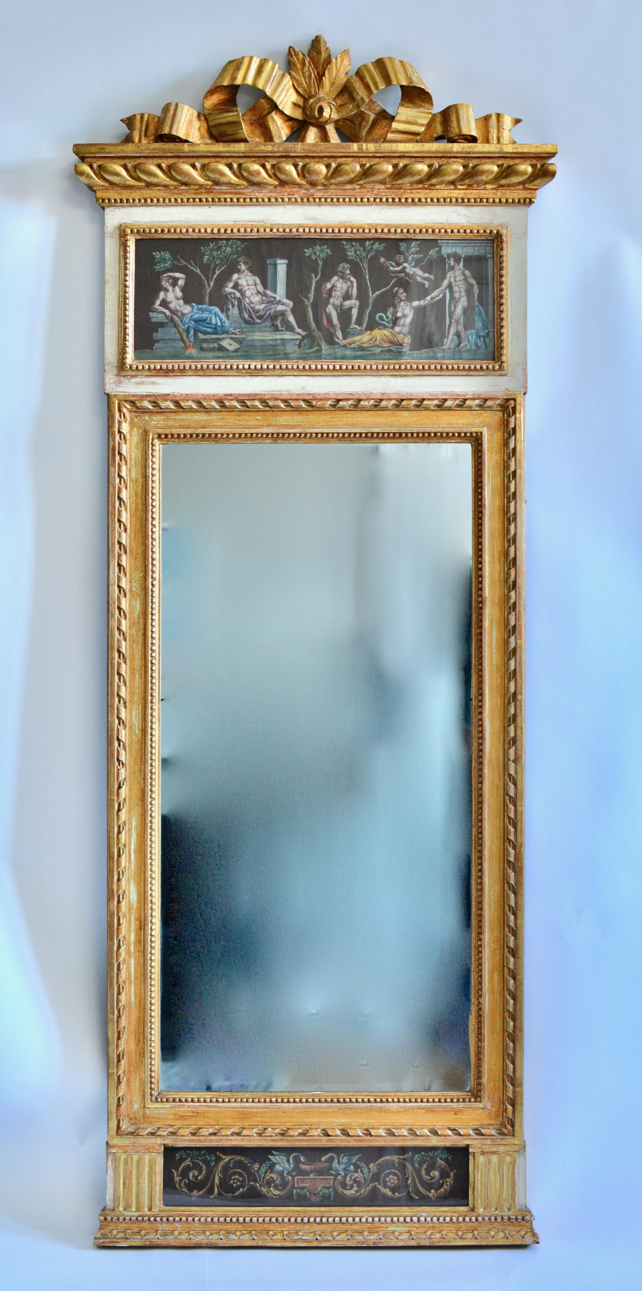 Sculpté à la main Miroir gustavien du 18ème siècle en bois doré avec gouaches en vente