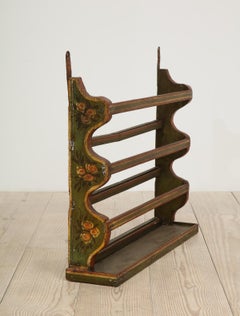 Gustavianischer Tellerständer aus dem 18. Jahrhundert mit Original Rosemåling-Gemälde